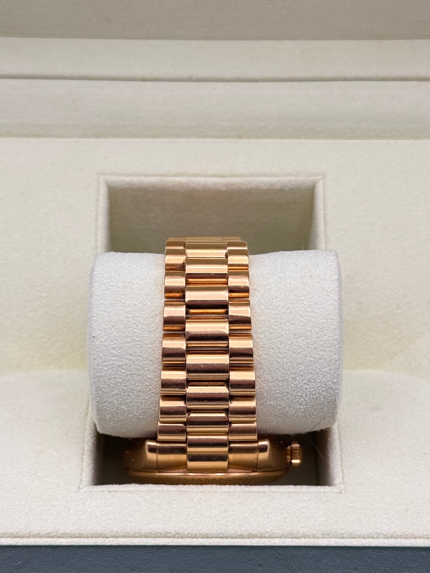 Rolex Day-Date 18kt Gold - 118238