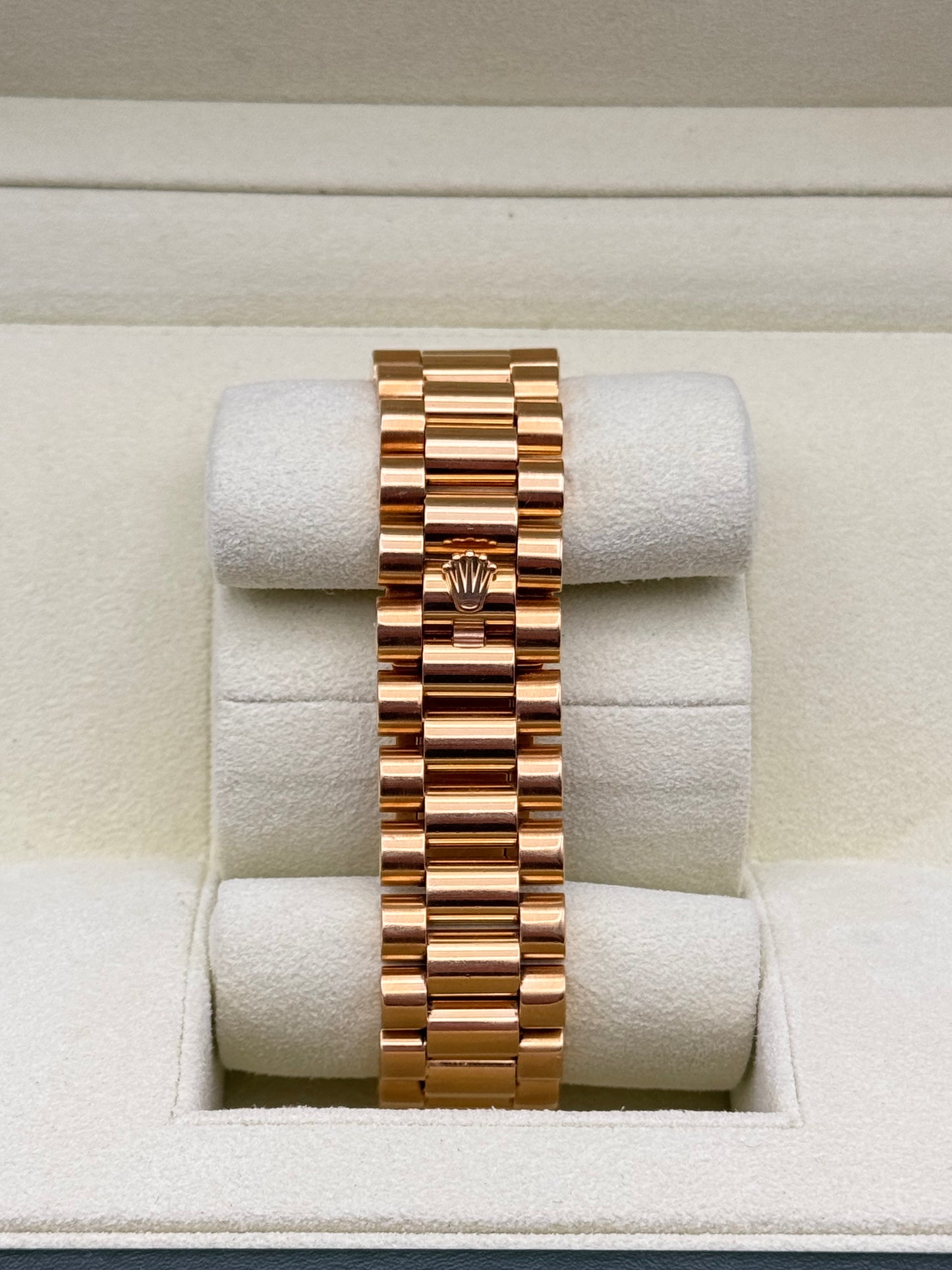 Rolex Day-Date 18kt Gold - 118238