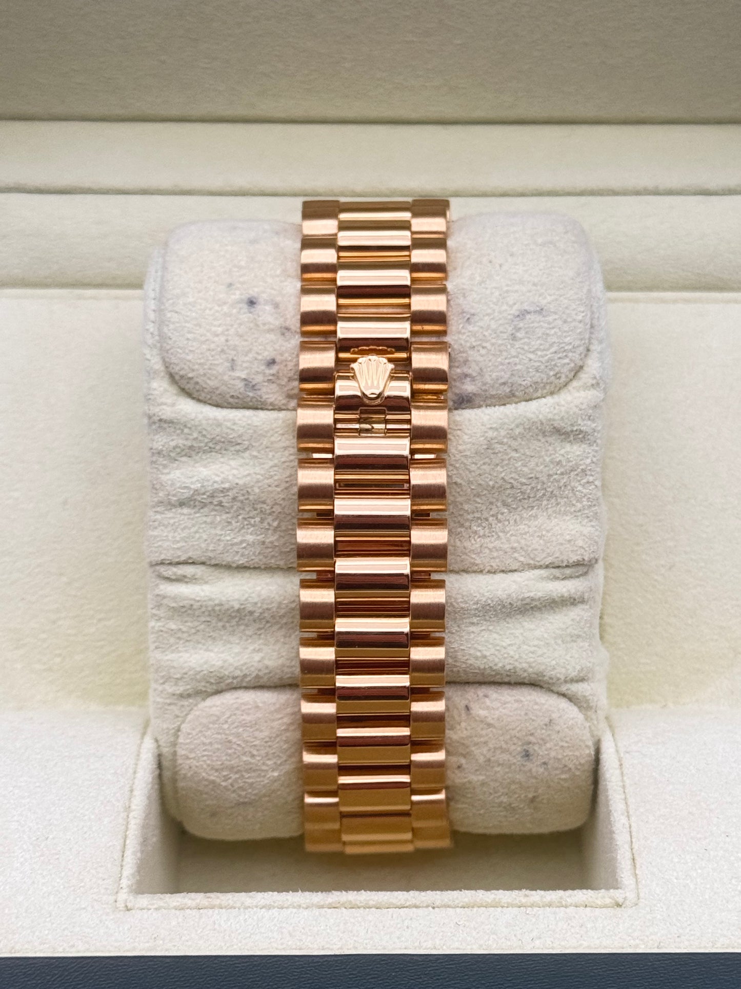 Rolex Day-Date 18kt Gold - 118238