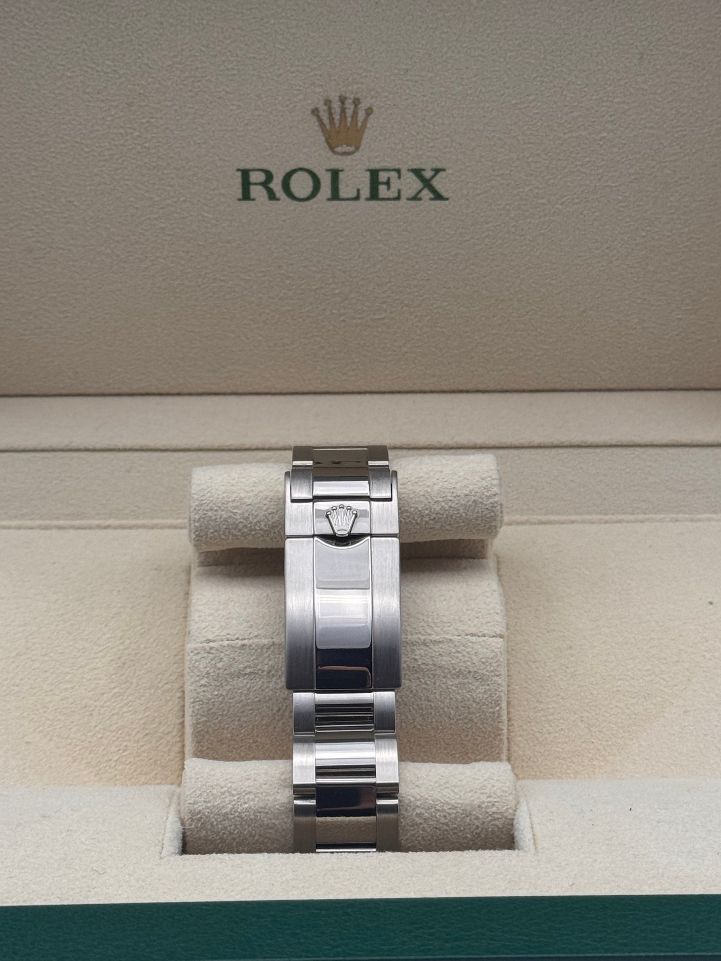 Rolex GMT-Master II "Pepsi" 18kt Gold - 116719BLRO