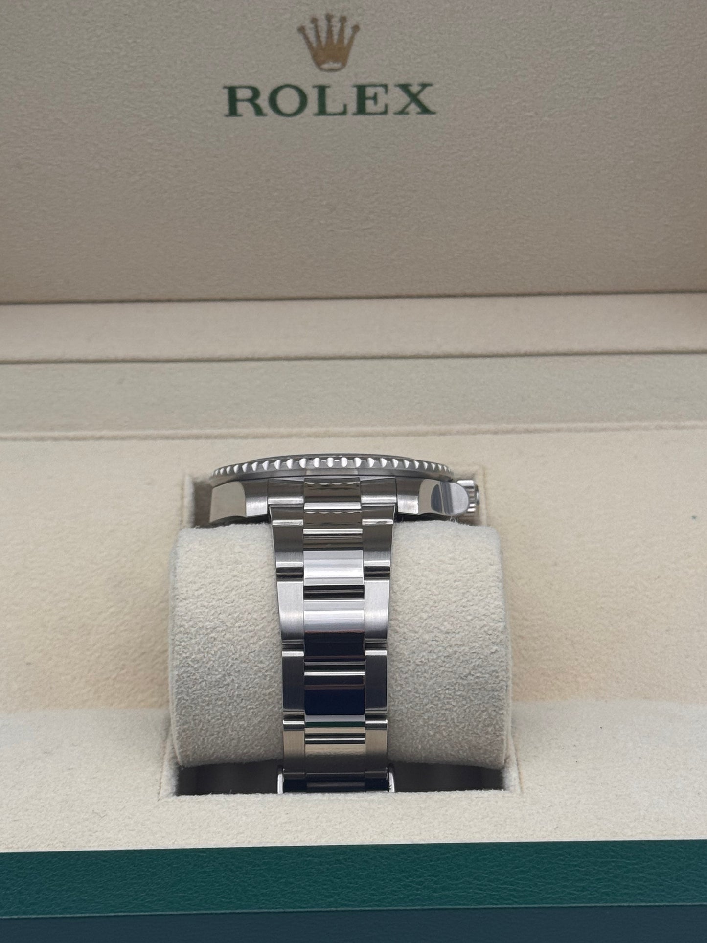 Rolex GMT-Master II "Pepsi" 18kt Gold - 116719BLRO