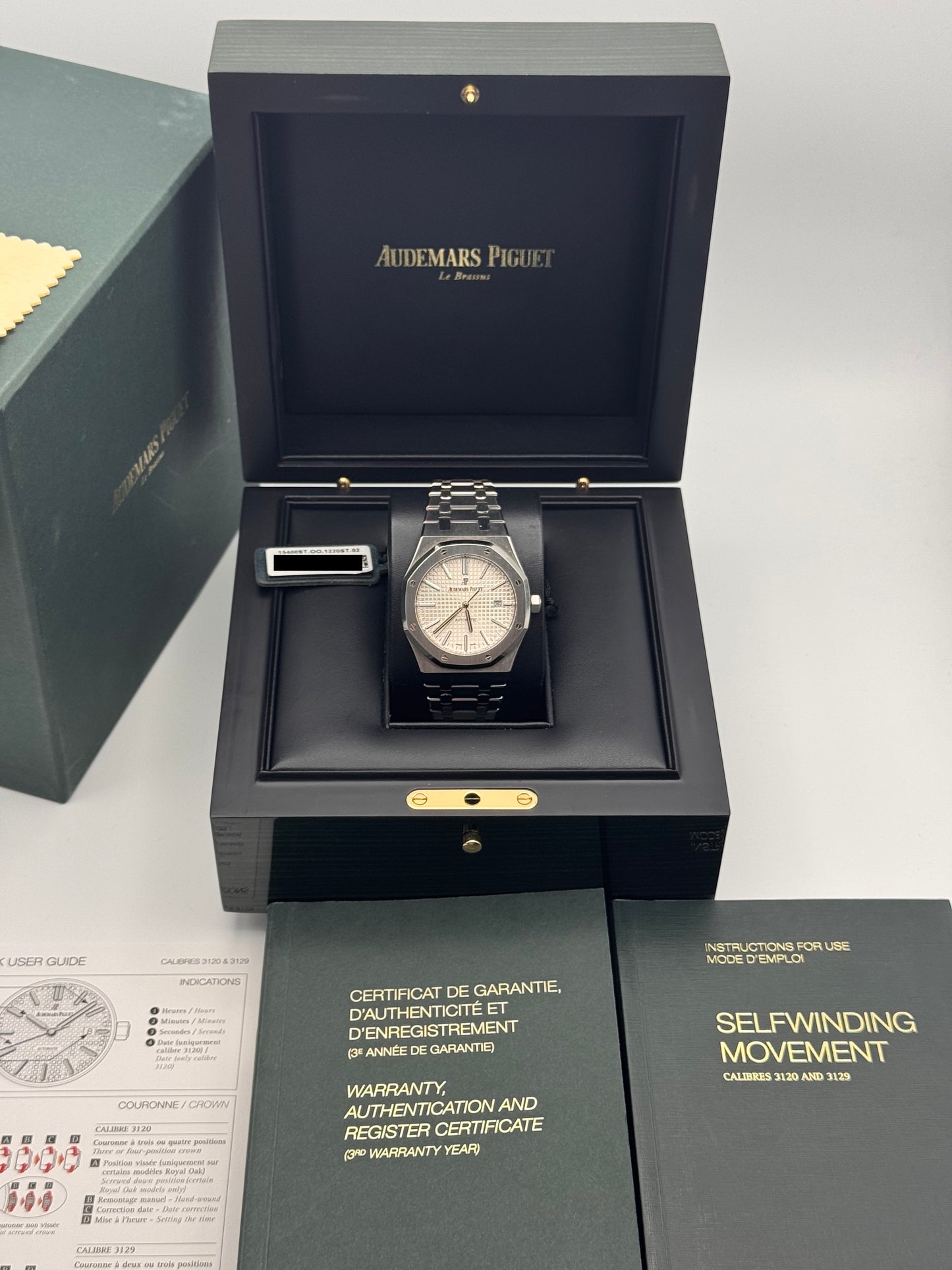 Audemars Piguet Royal Oak - 15400ST.OO.1220ST.02