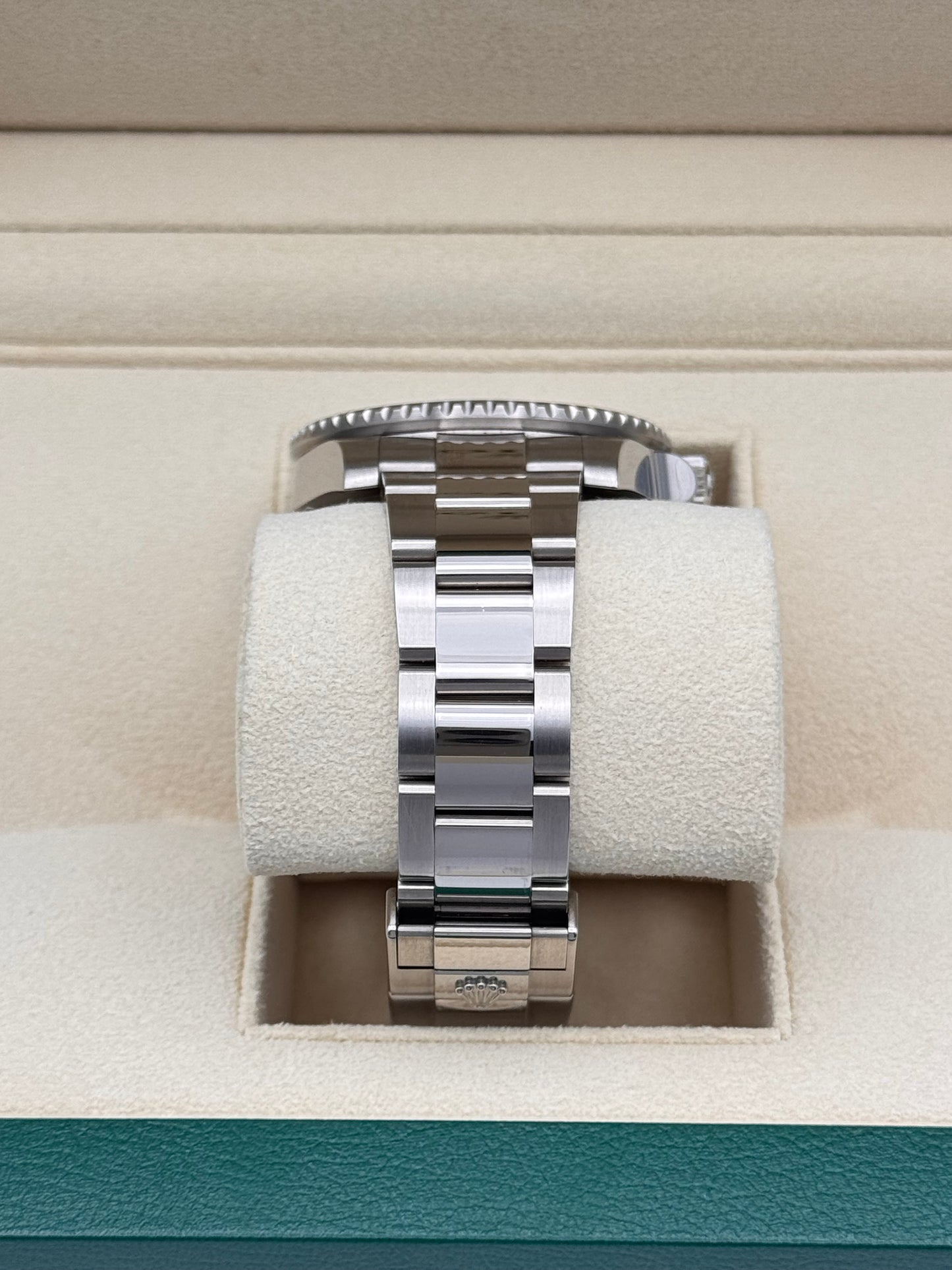 Rolex GMT-Master II "Pepsi" 18kt Gold - 116719BLRO