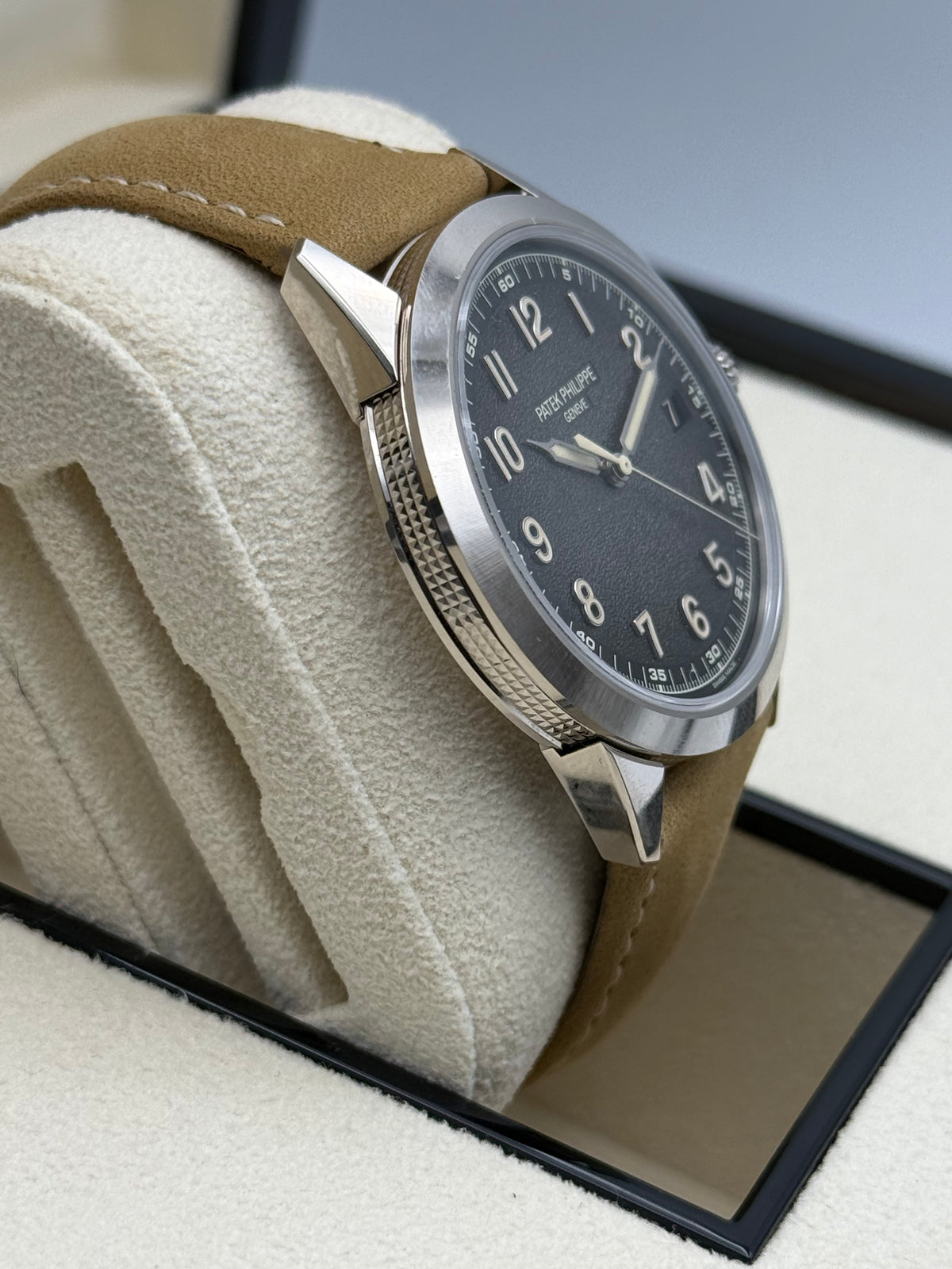 Patek Philippe Calatrava 18 Kt Gold - 5226G-001