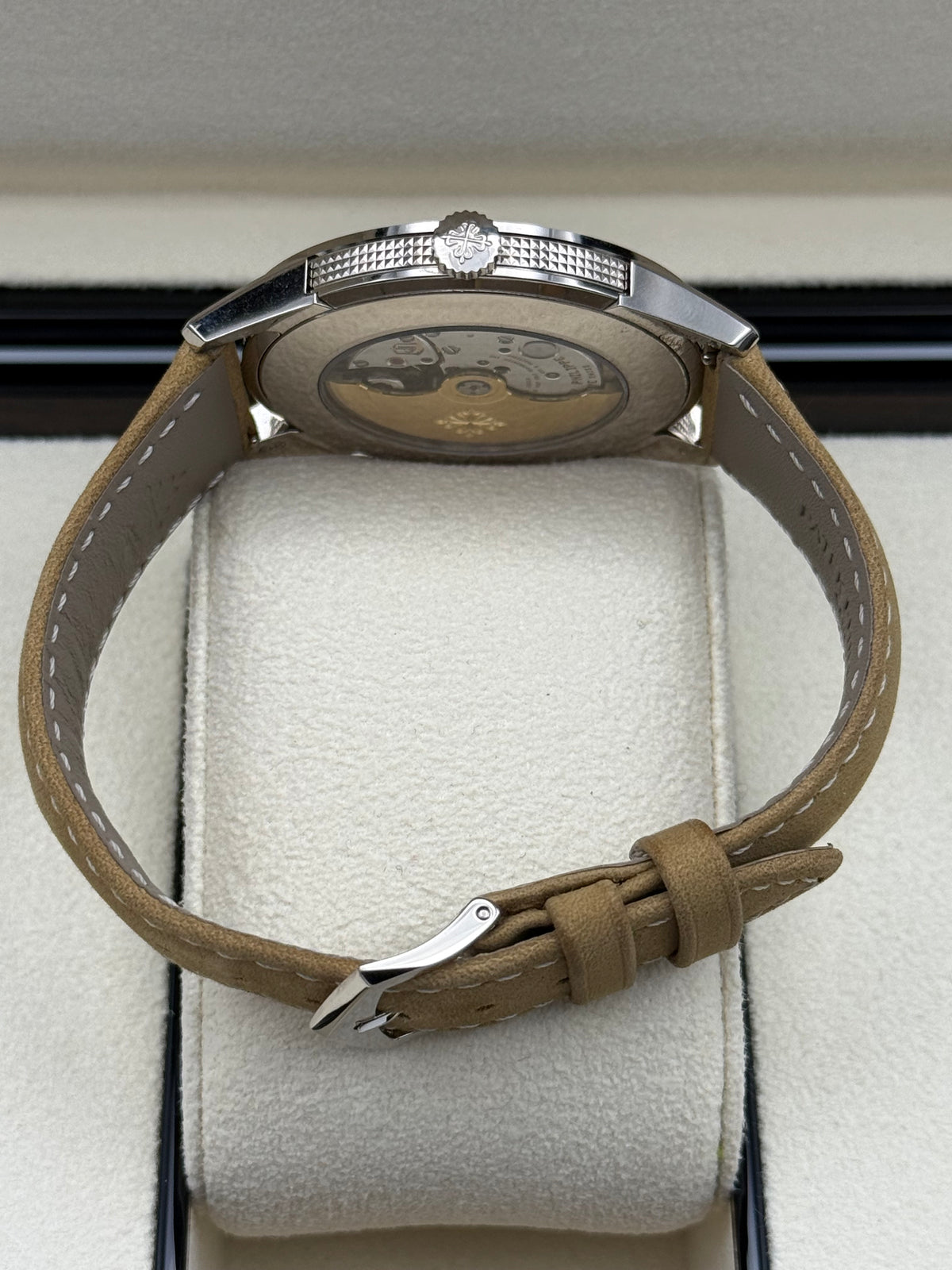 Patek Philippe Calatrava 18 Kt Gold - 5226G-001