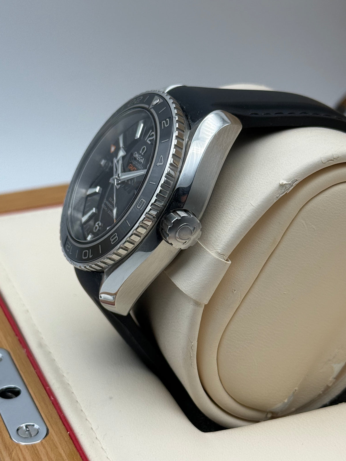 Omega Seamaster Planet Ocean GMT - 232.32.44.22.01.001