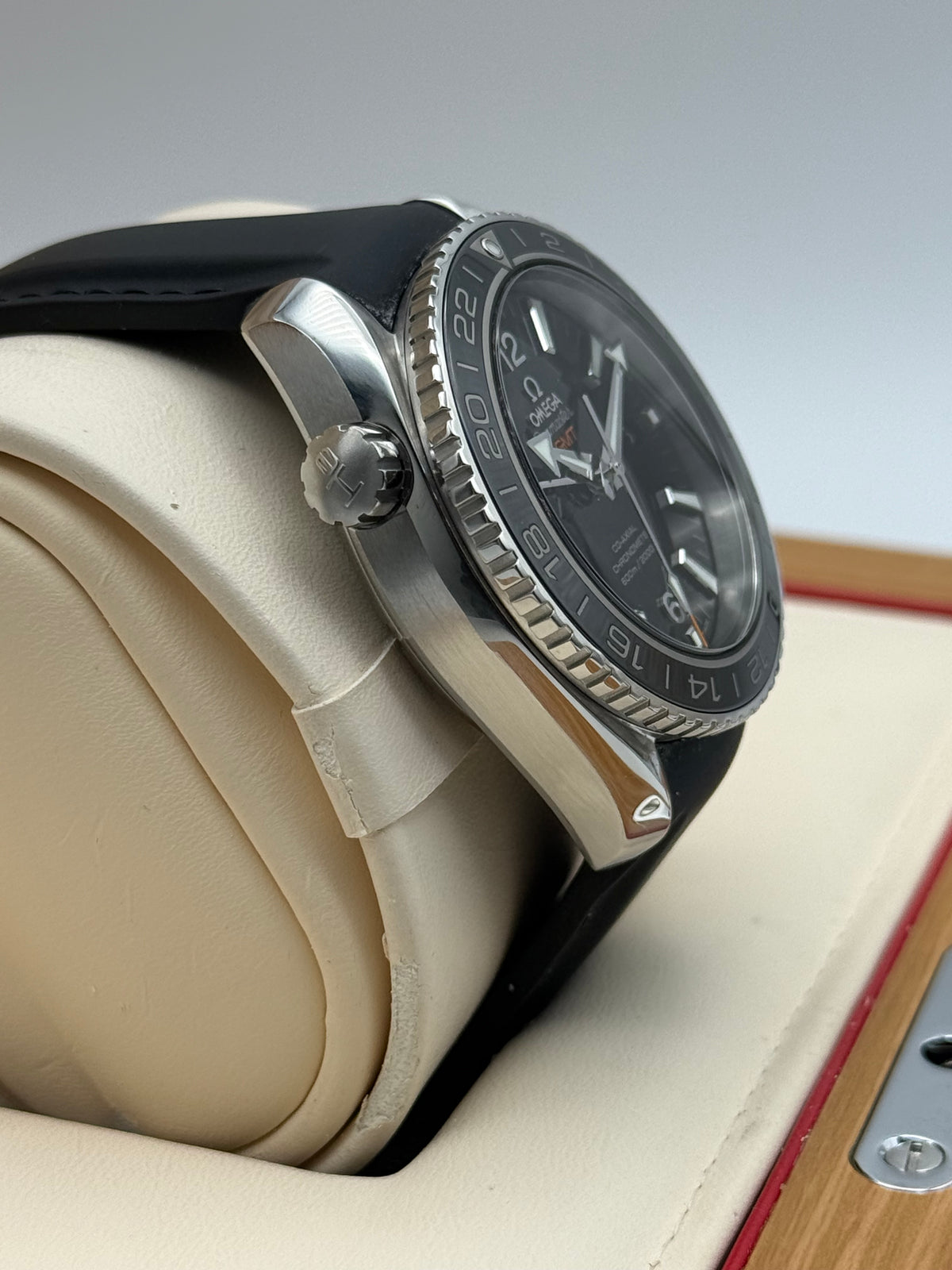 Omega Seamaster Planet Ocean GMT - 232.32.44.22.01.001