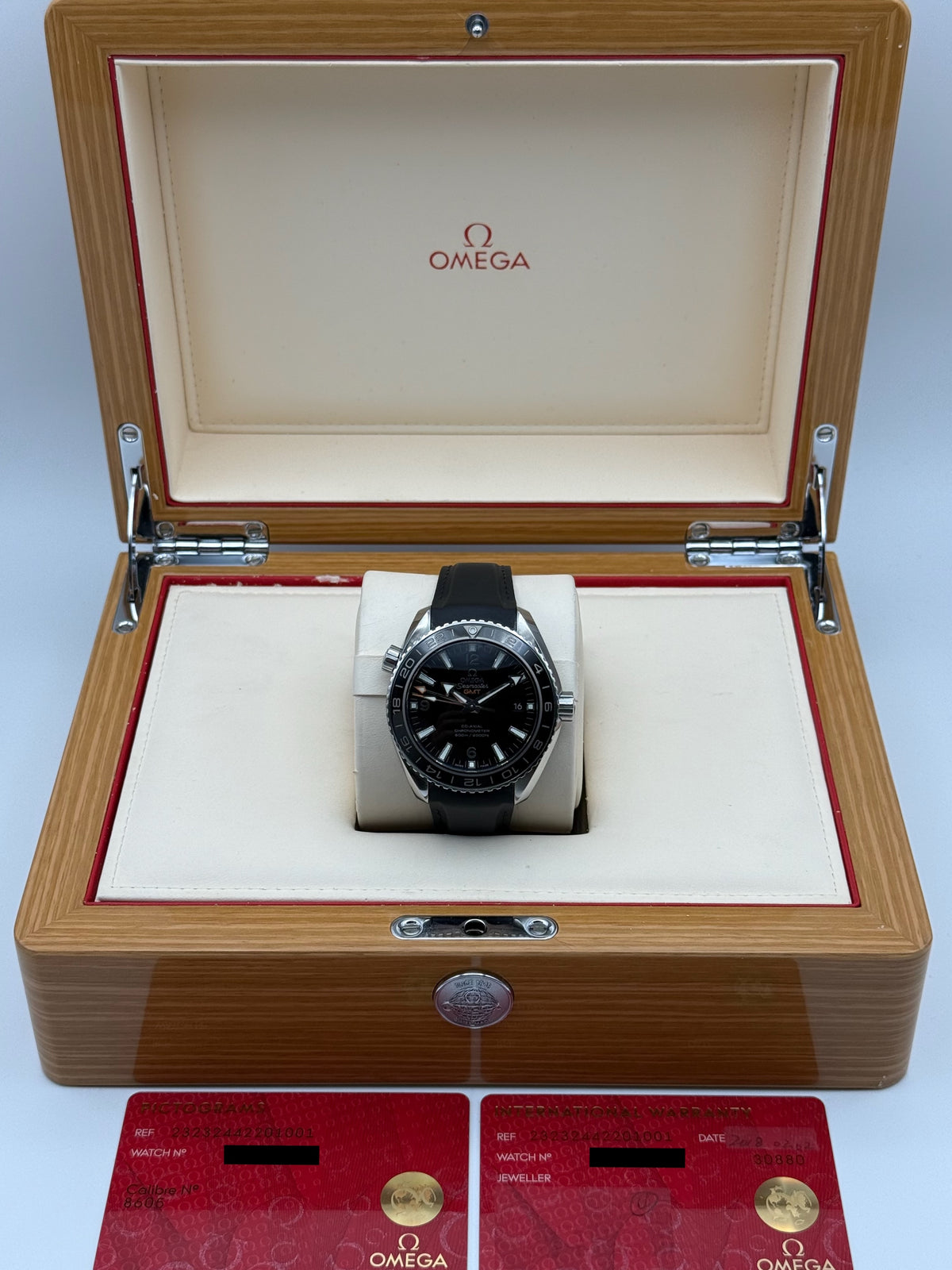 Omega Seamaster Planet Ocean GMT - 232.32.44.22.01.001