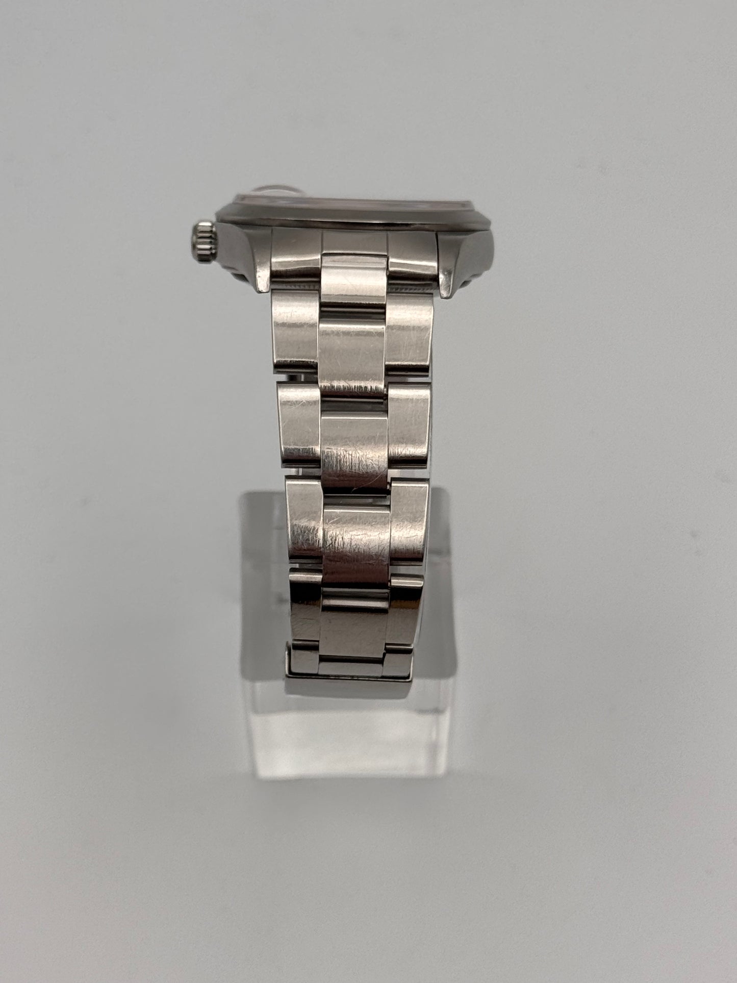 Rolex Oyster Perpetual Date - 15210