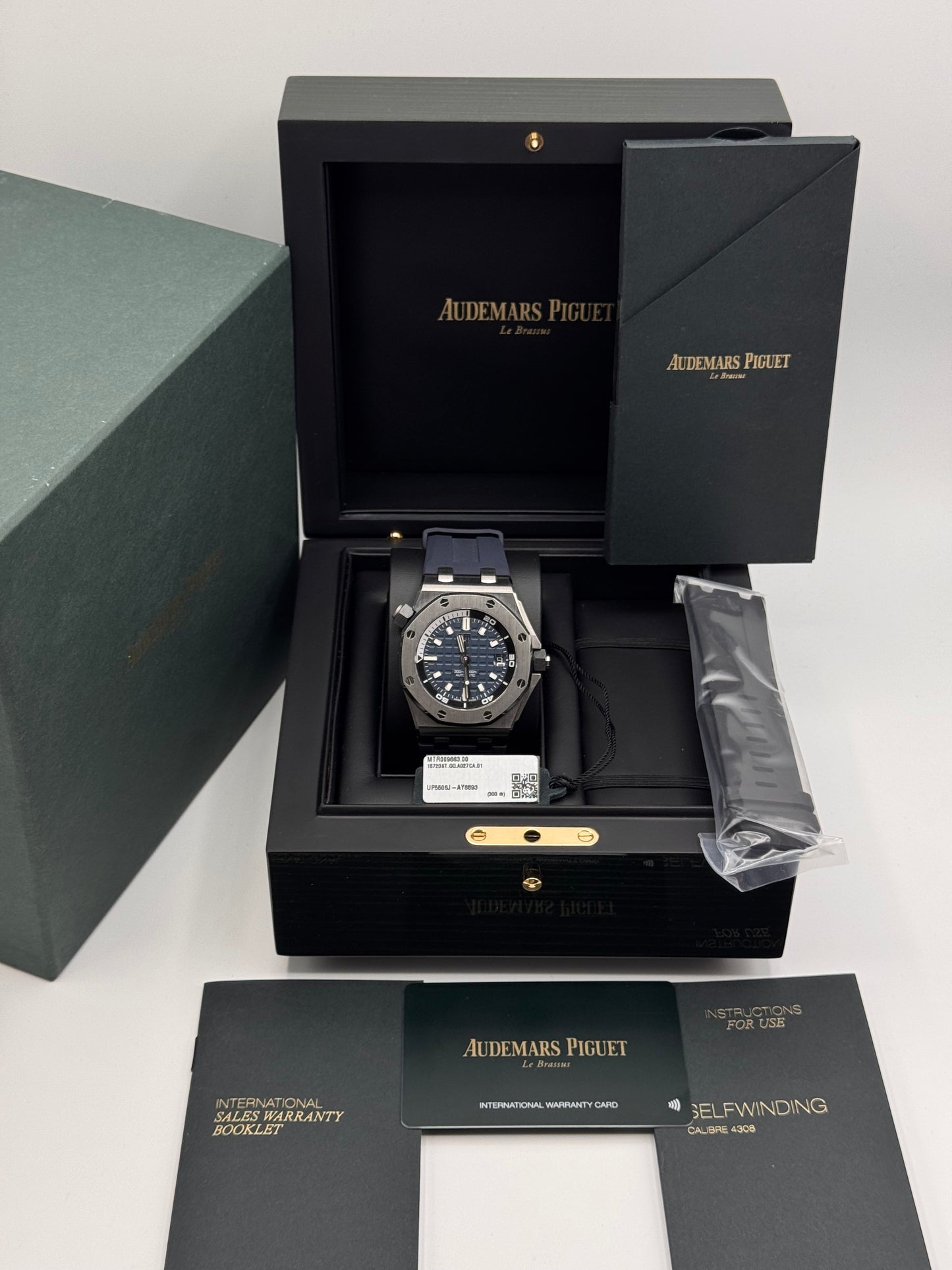 Audemars Piguet Royal Oak Offshore Diver - 15720ST.OO.A027CA.01