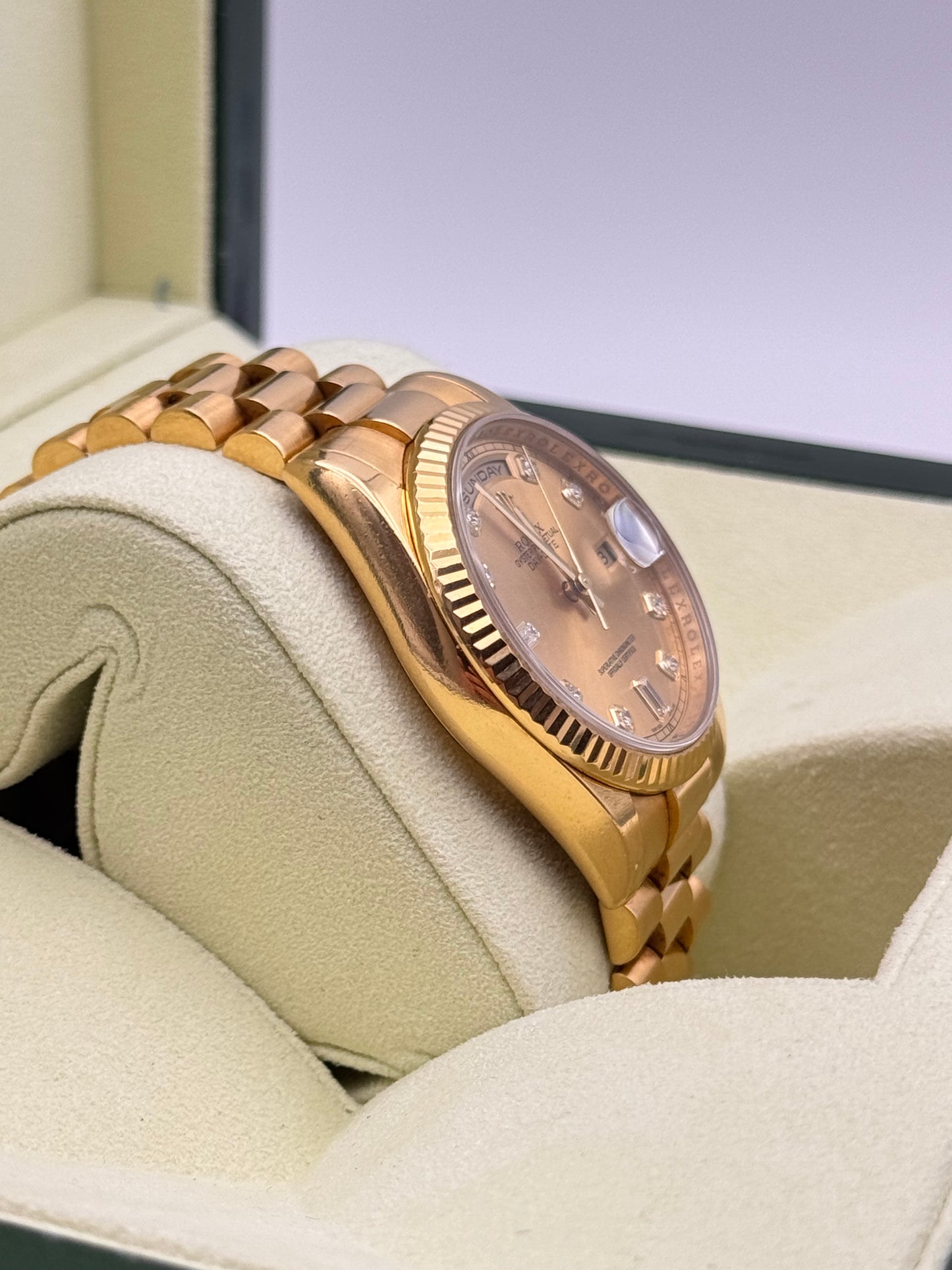 Rolex Day-Date 18kt Gold - 118238