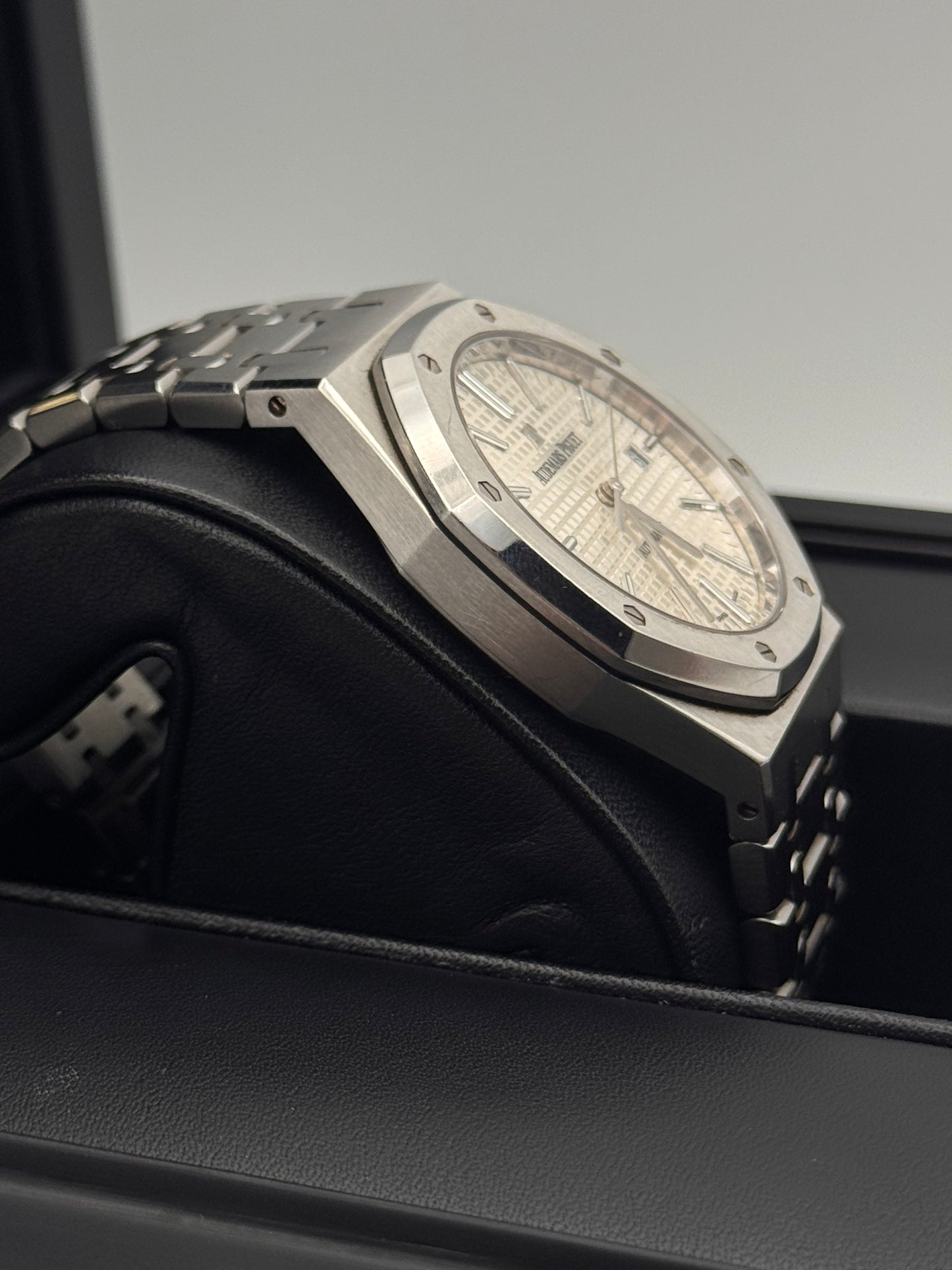 Audemars Piguet Royal Oak - 15400ST.OO.1220ST.02