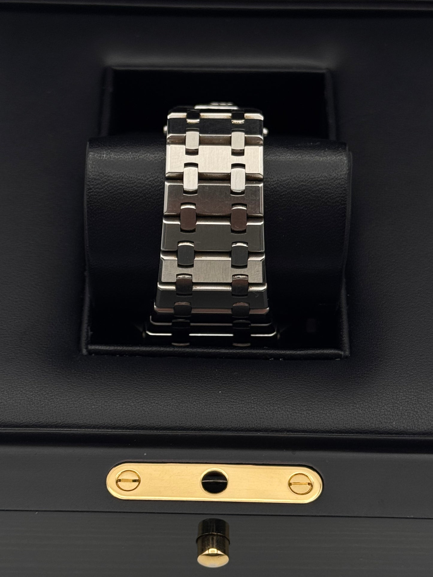 Audemars Piguet Royal Oak - 15400ST.OO.1220ST.02