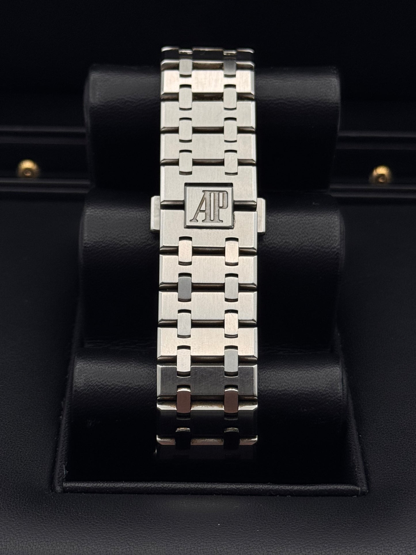 Audemars Piguet Royal Oak - 15400ST.OO.1220ST.02