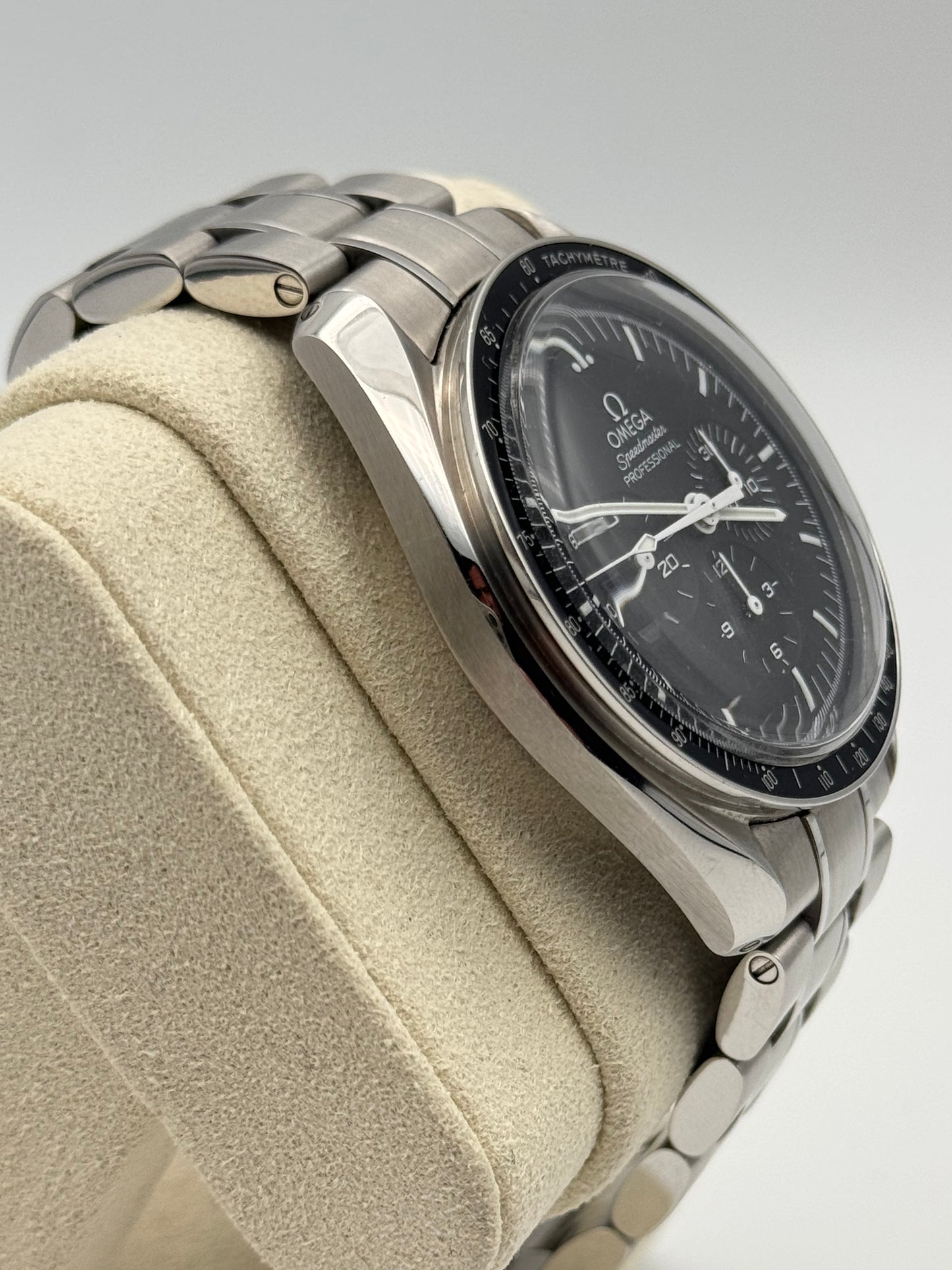 Omega Speedmaster Professional Moonwatch - 311.30.42.30.01.006