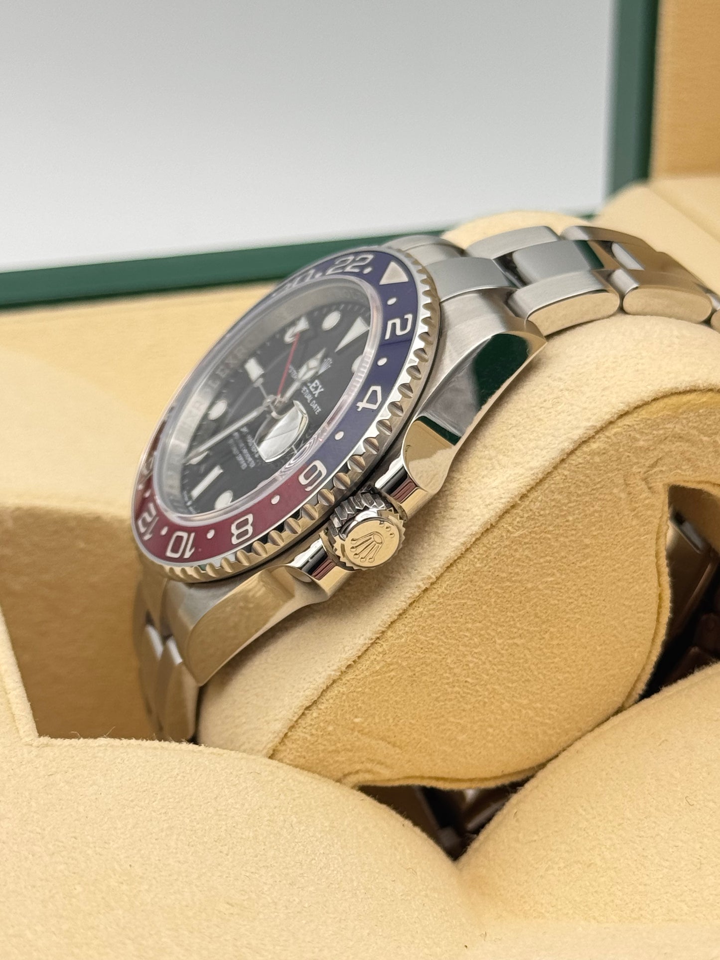 Rolex GMT-Master II "Pepsi" - 126710BLRO