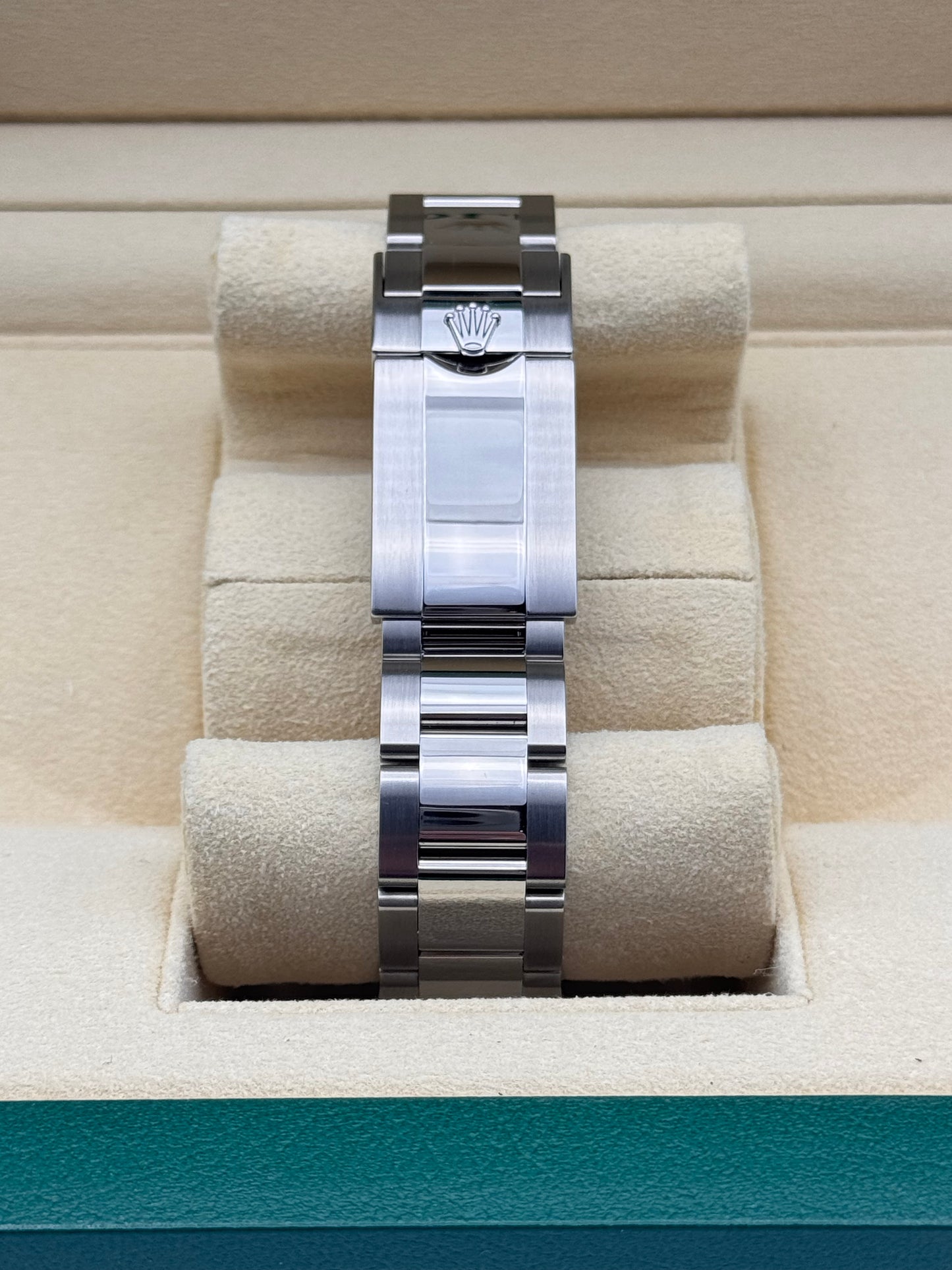 Rolex GMT-Master II "Pepsi" - 126710BLRO