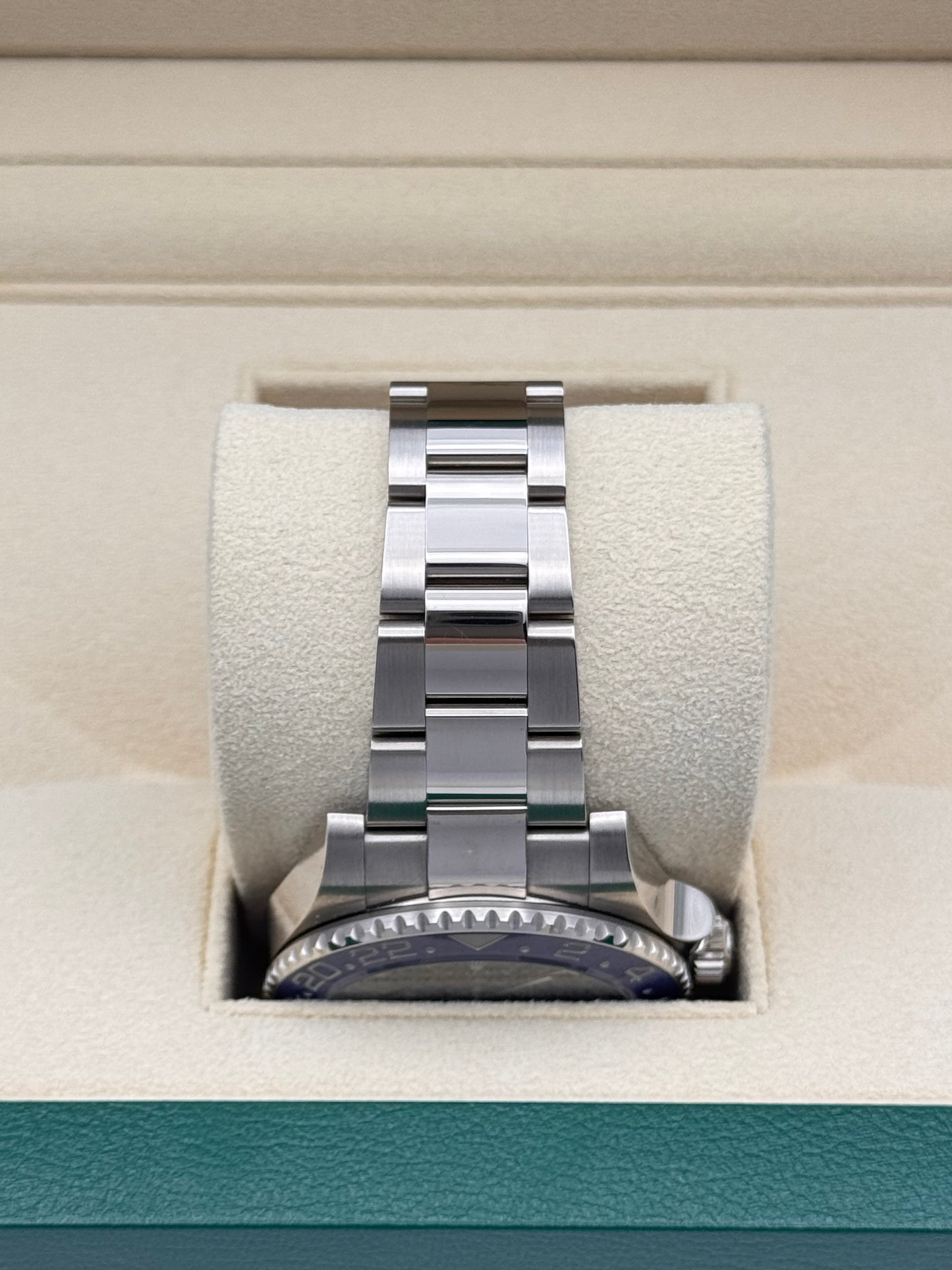 Rolex GMT-Master II "Pepsi" 18kt Gold - 116719BLRO