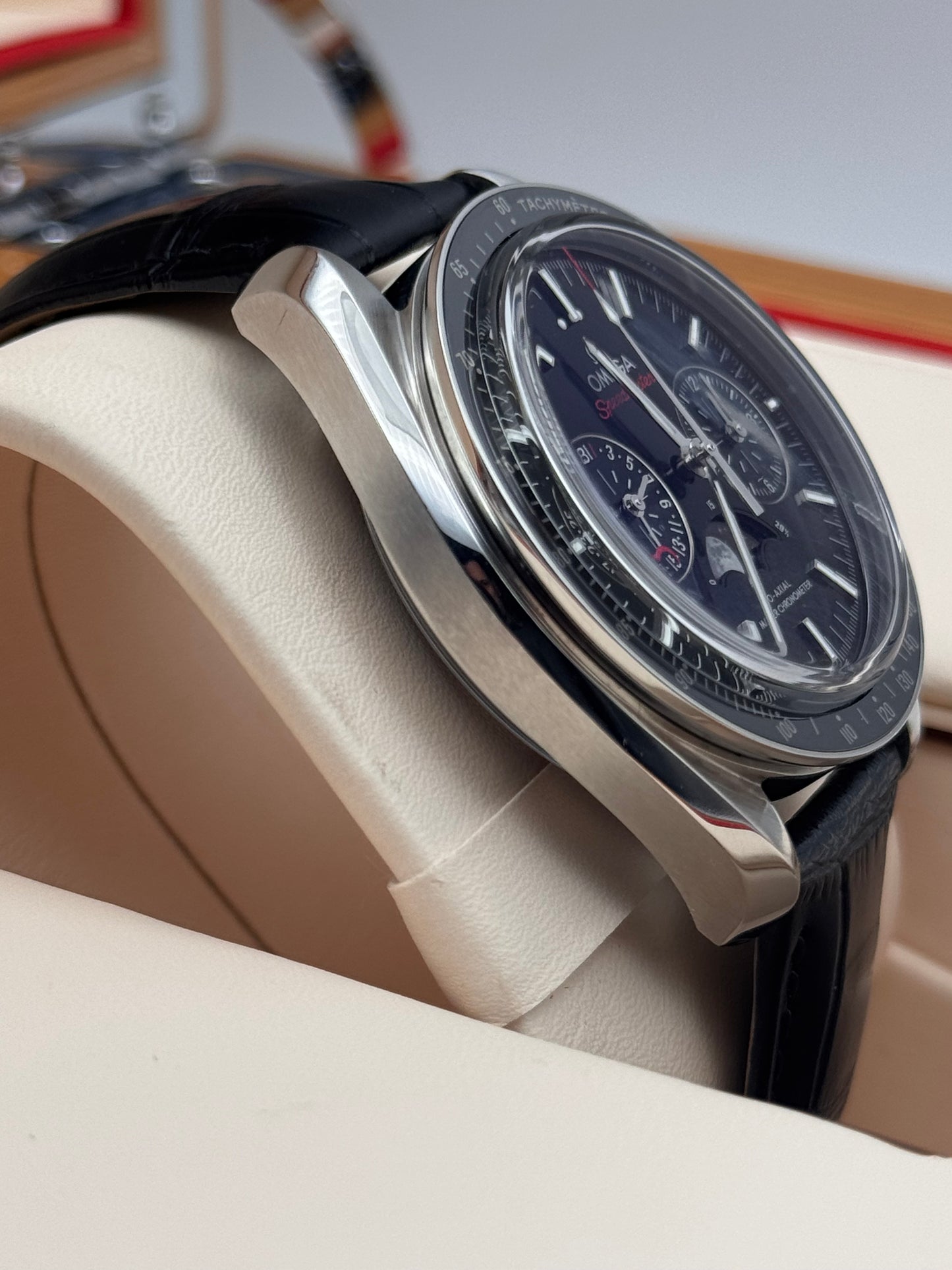 Omega Speedmaster Moonphase - 304.33.44.52.01.001