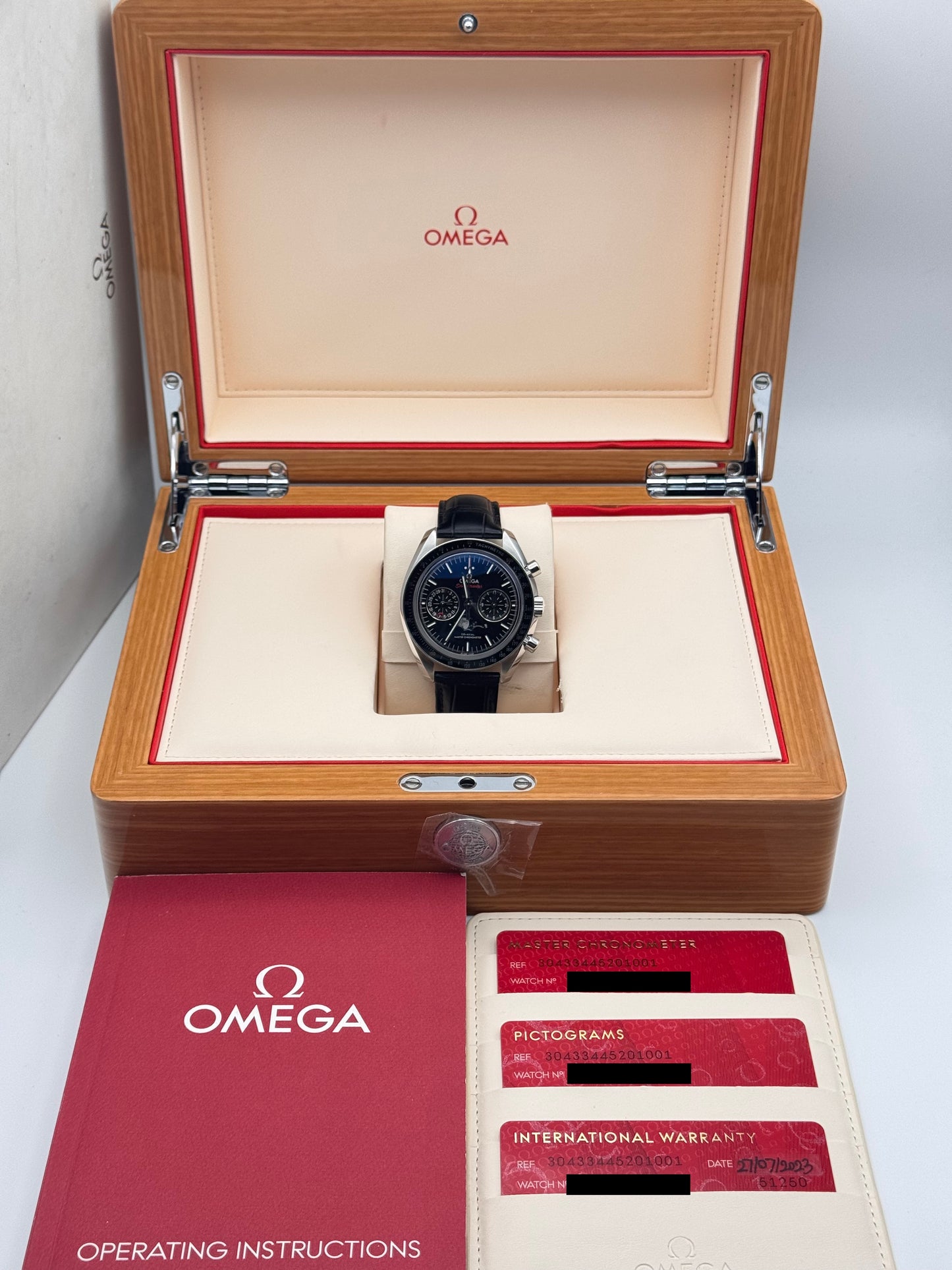 Omega Speedmaster Moonphase - 304.33.44.52.01.001