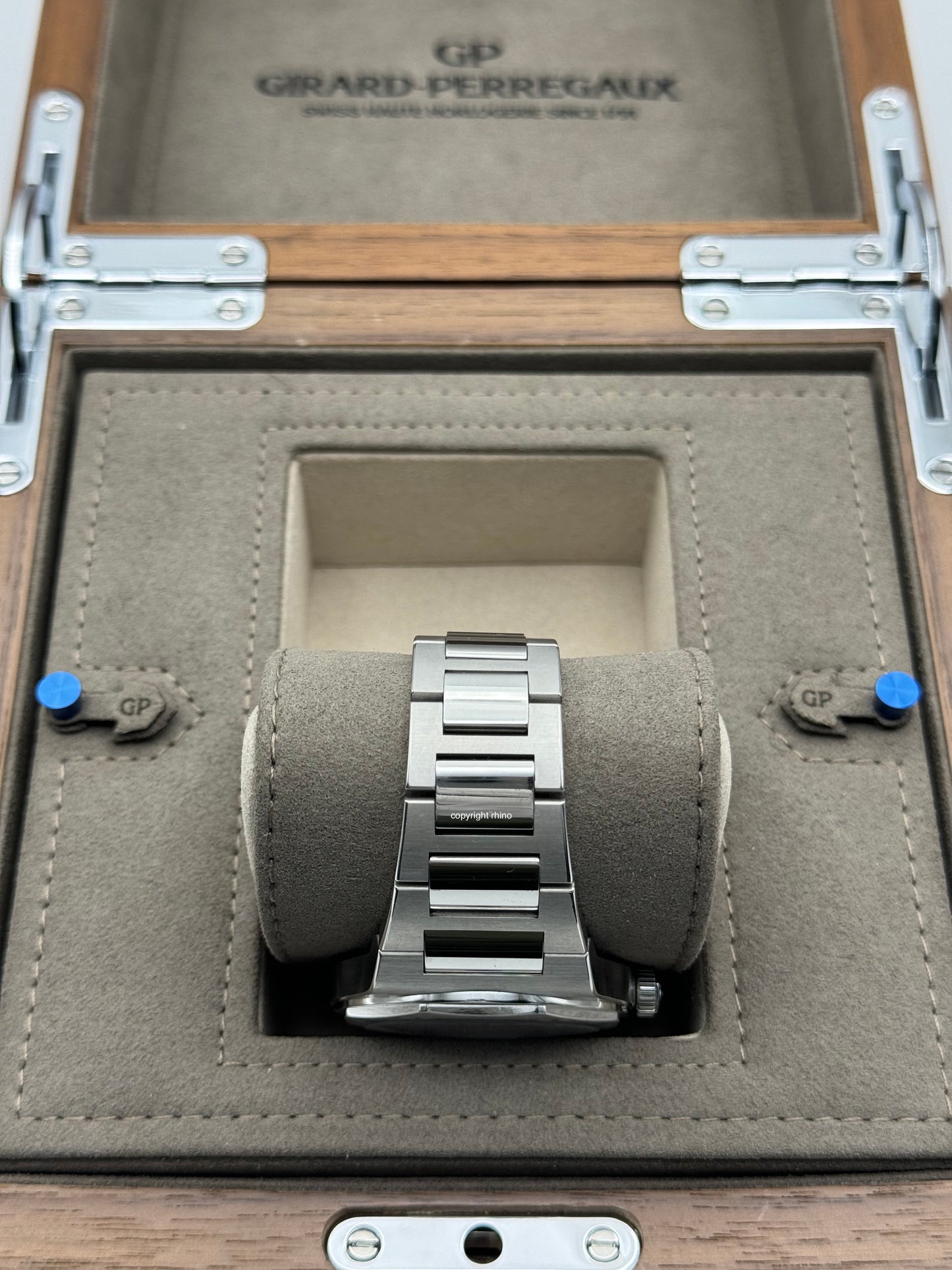 Girard Perregaux Laureato 225th Anniv Ltd Edt - 81000
