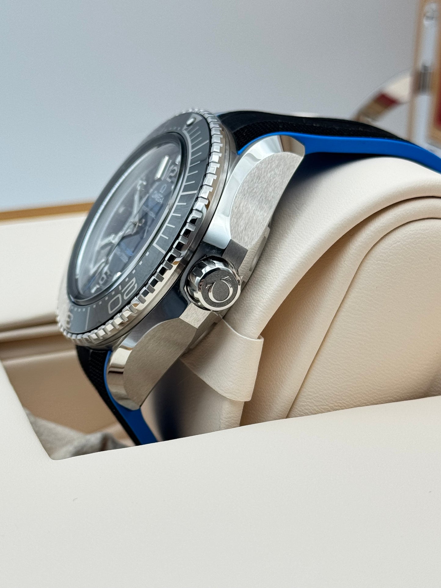 Omega Seamaster Planet Ocean 6000M - 215.32.46.21.03.001