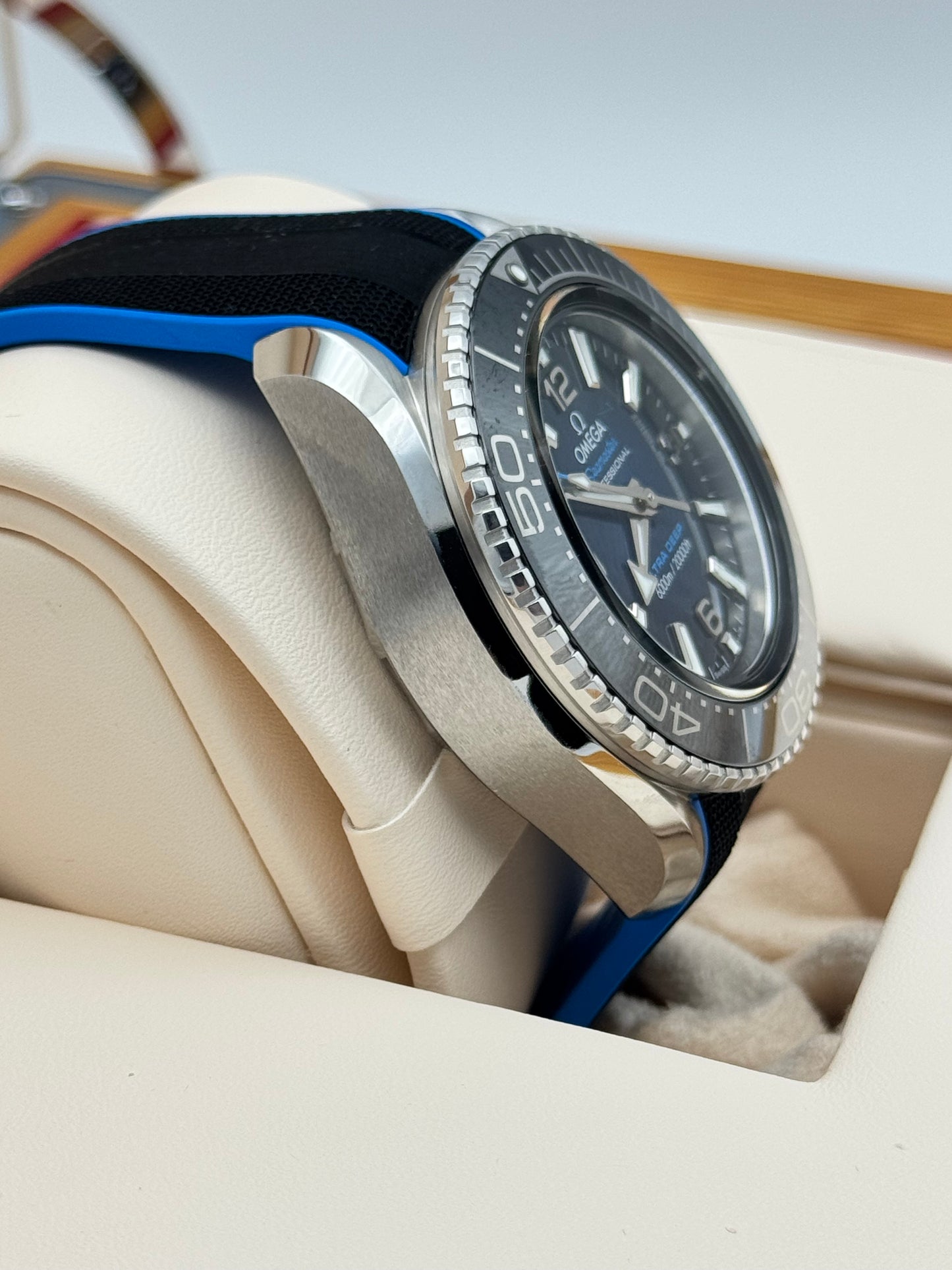Omega Seamaster Planet Ocean 6000M - 215.32.46.21.03.001