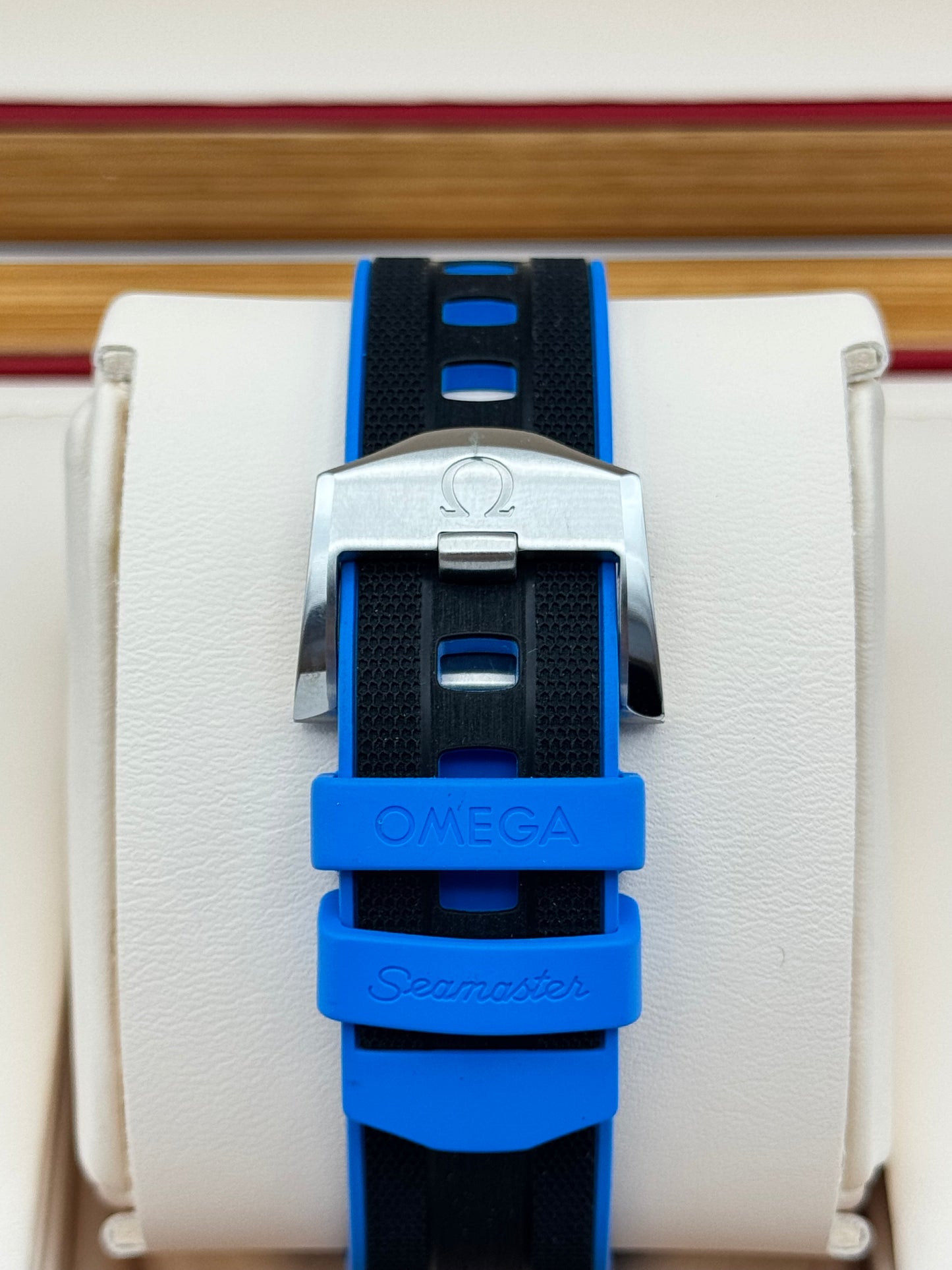 Omega Seamaster Planet Ocean 6000M - 215.32.46.21.03.001