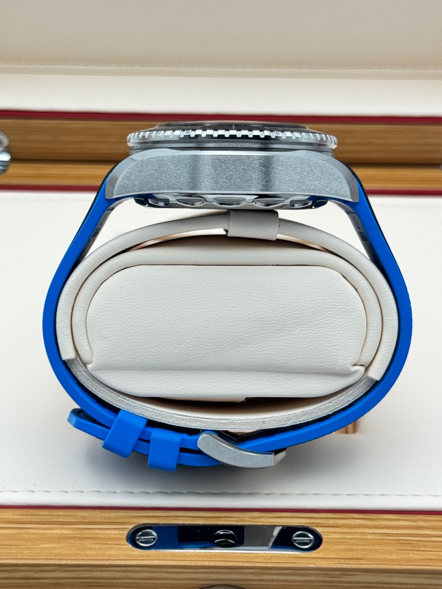 Omega Seamaster Planet Ocean 6000M - 215.32.46.21.03.001
