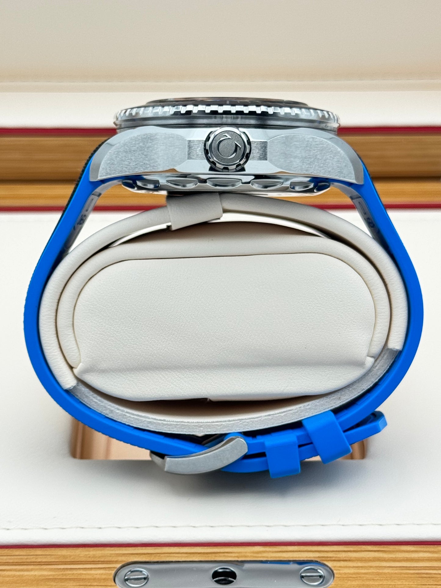 Omega Seamaster Planet Ocean 6000M - 215.32.46.21.03.001