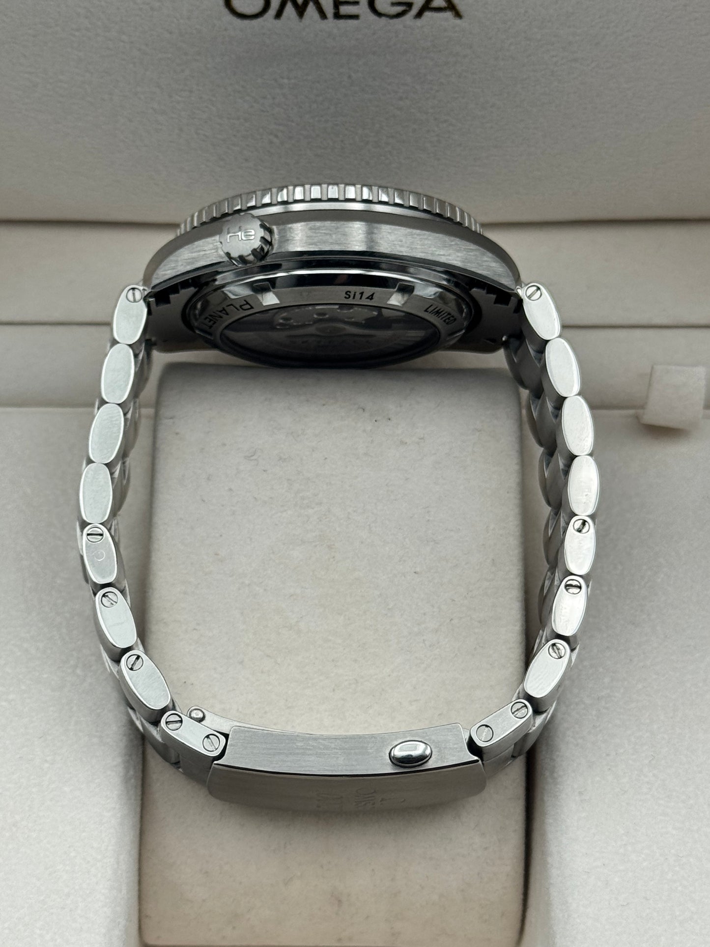 Omega Seamaster Planet Ocean Skyfall Limited - 232.30.42.21.01.004