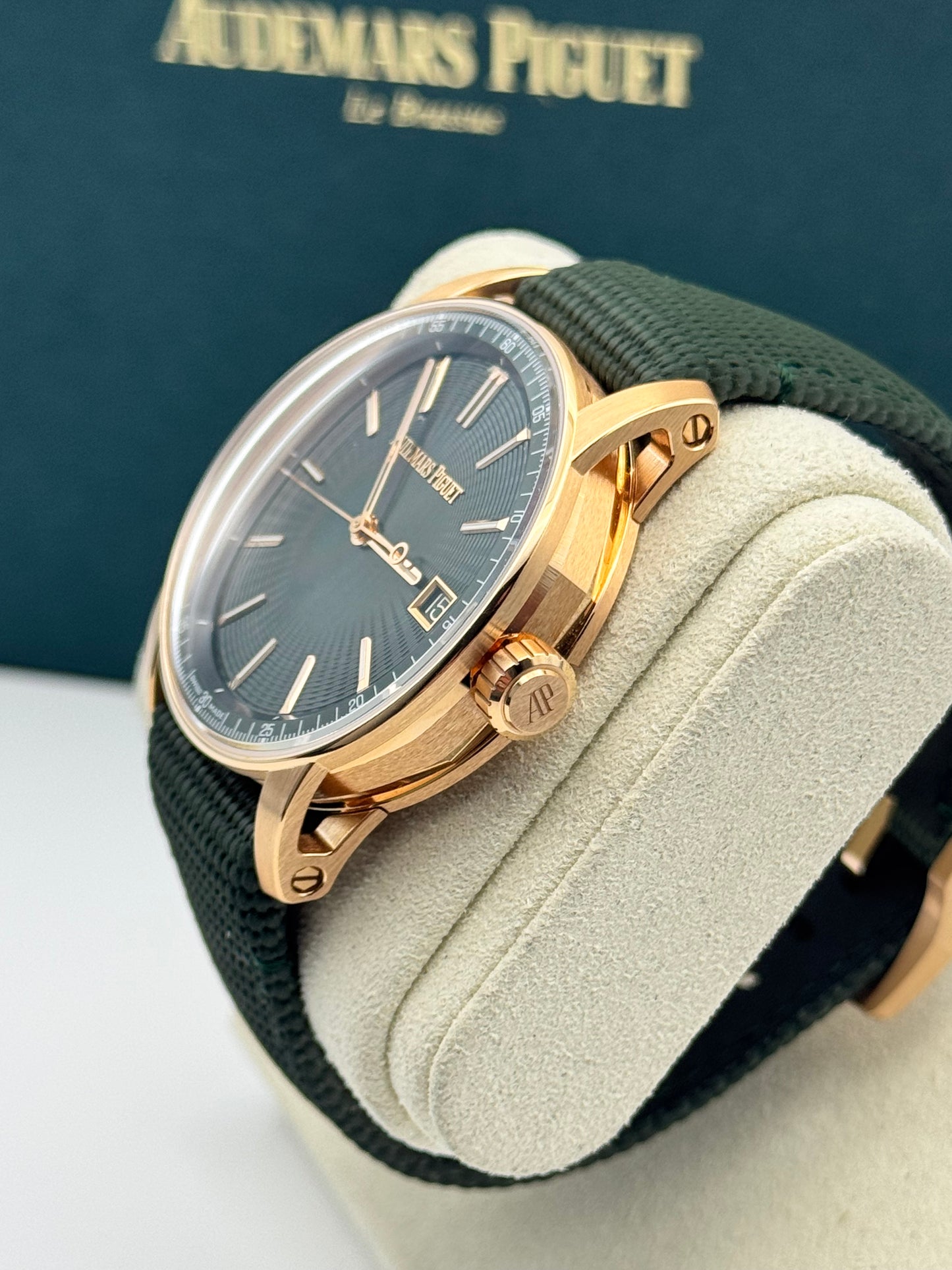 Audemars Piguet Code 11.59 Selfwinding 18kt Gold - 15210OR.OO.A056KB.01