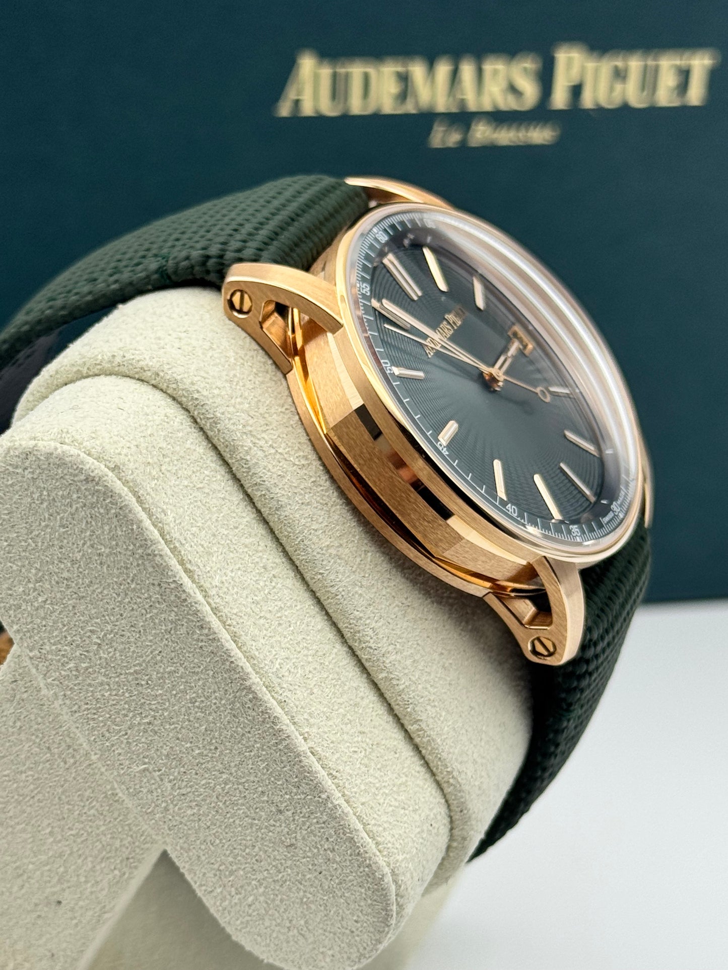 Audemars Piguet Code 11.59 Selfwinding 18kt Gold - 15210OR.OO.A056KB.01