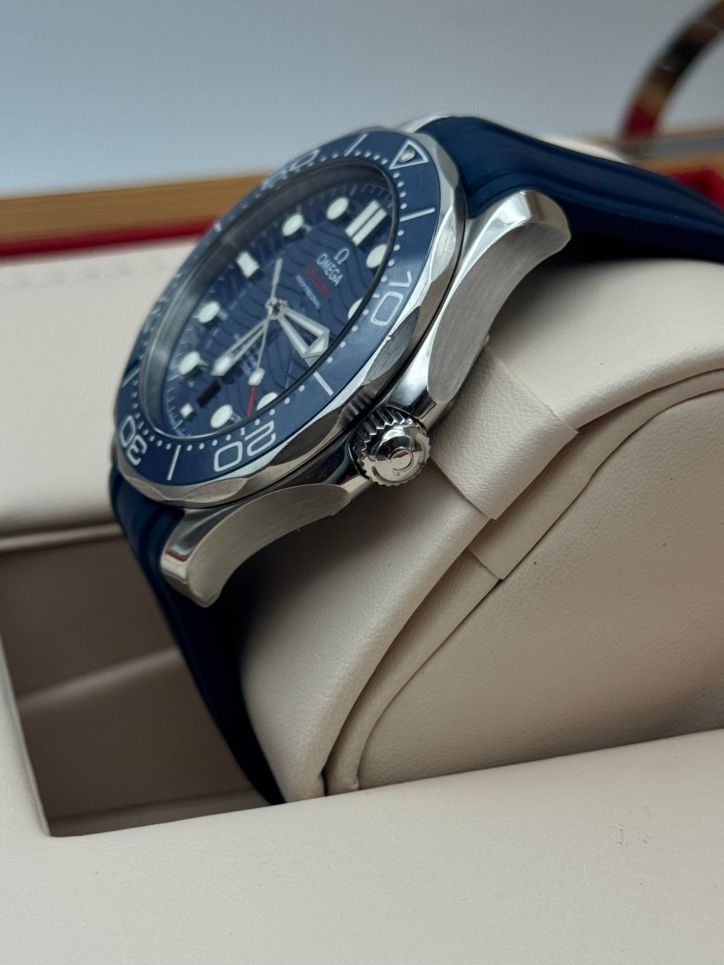 Omega Seamaster Diver 300 M - 210.32.42.20.03.001