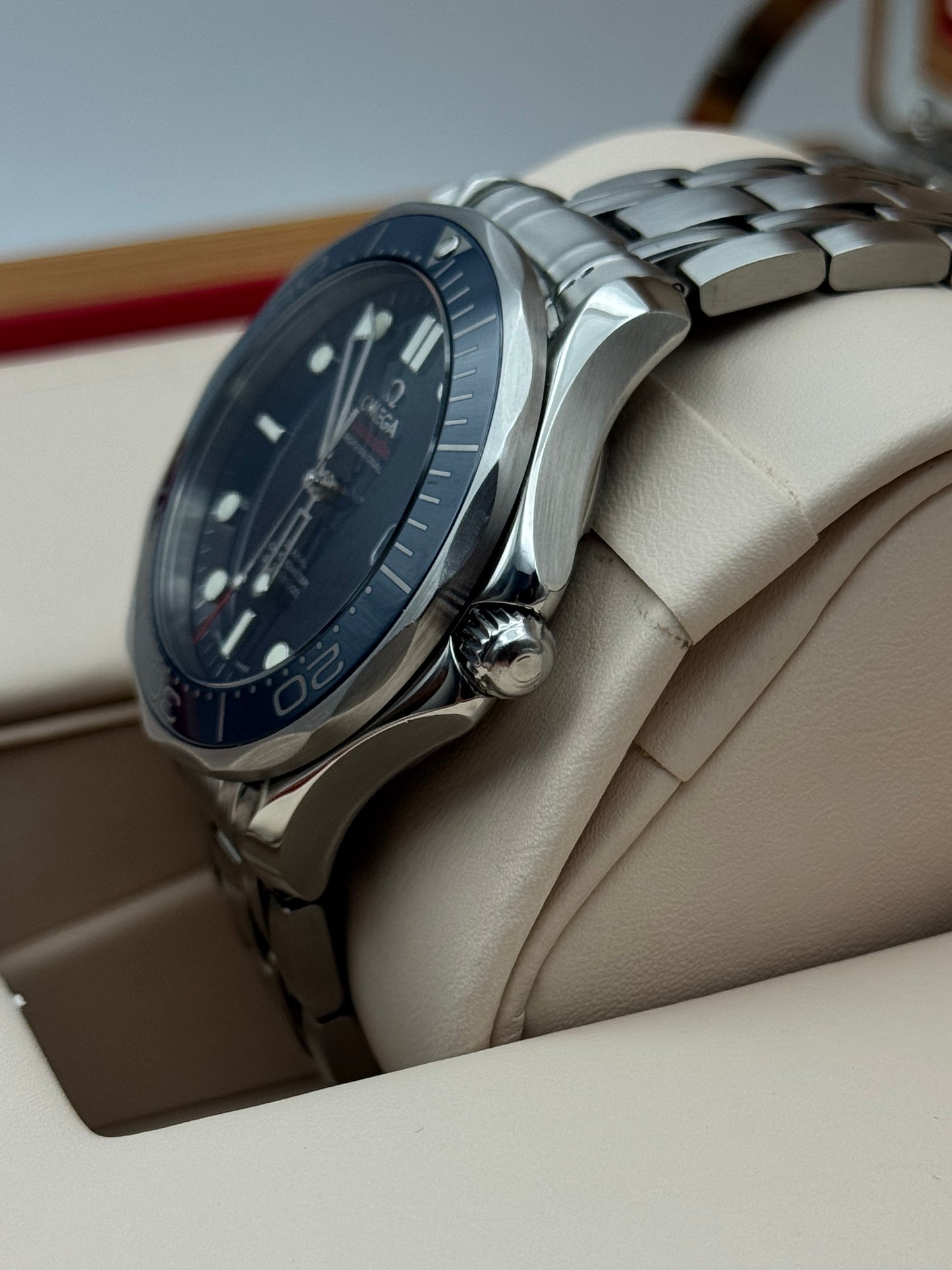 Omega Seamaster Diver 300 M - 212.30.41.20.03.001
