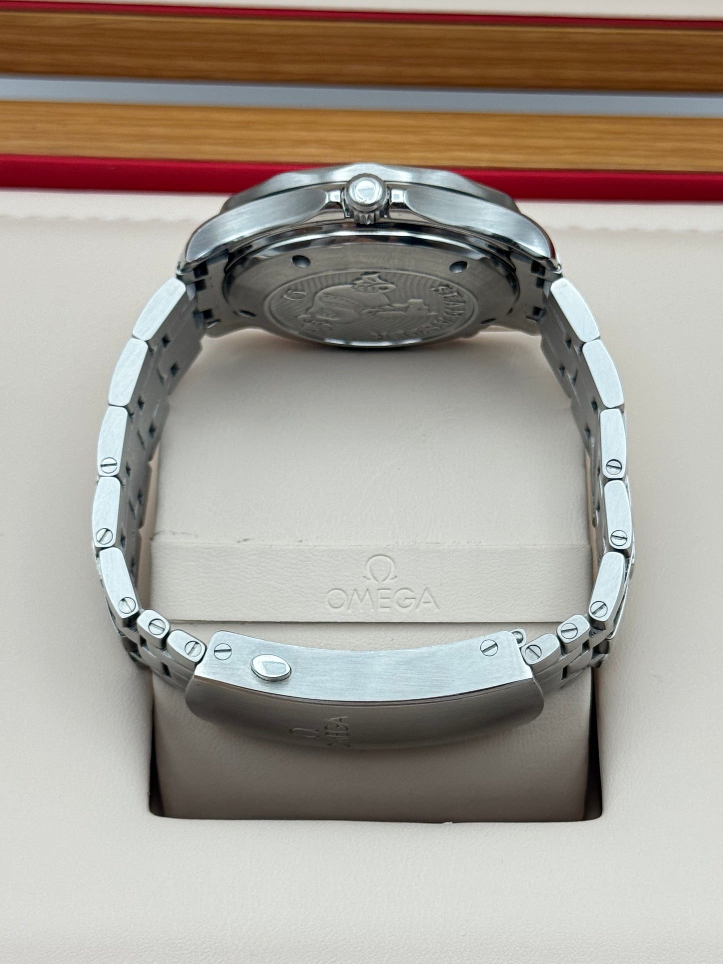 Omega Seamaster Diver 300 M - 212.30.41.20.03.001