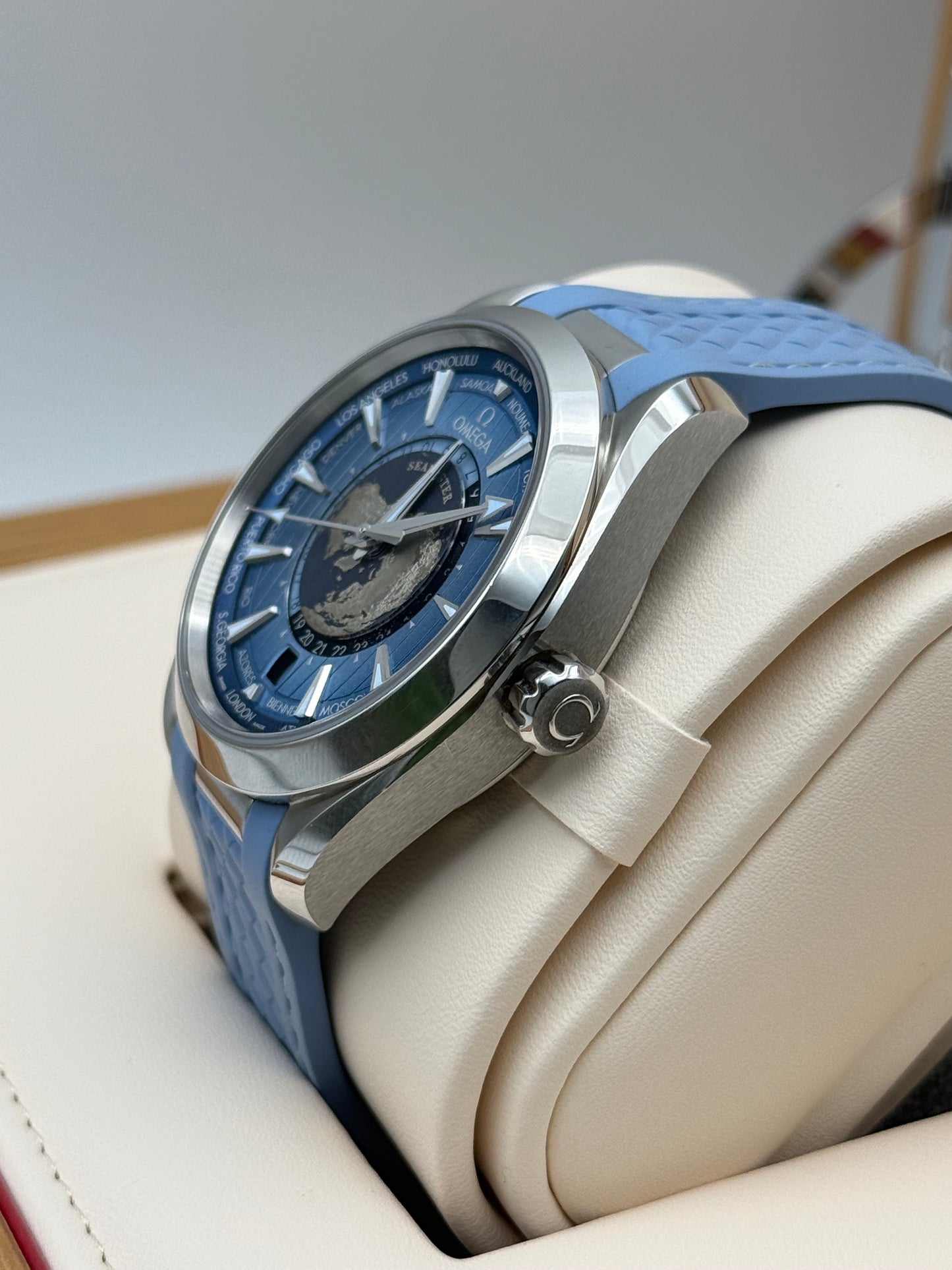 Omega Seamaster Aqua Terra Worldtimer - 220.12.43.22.03.002