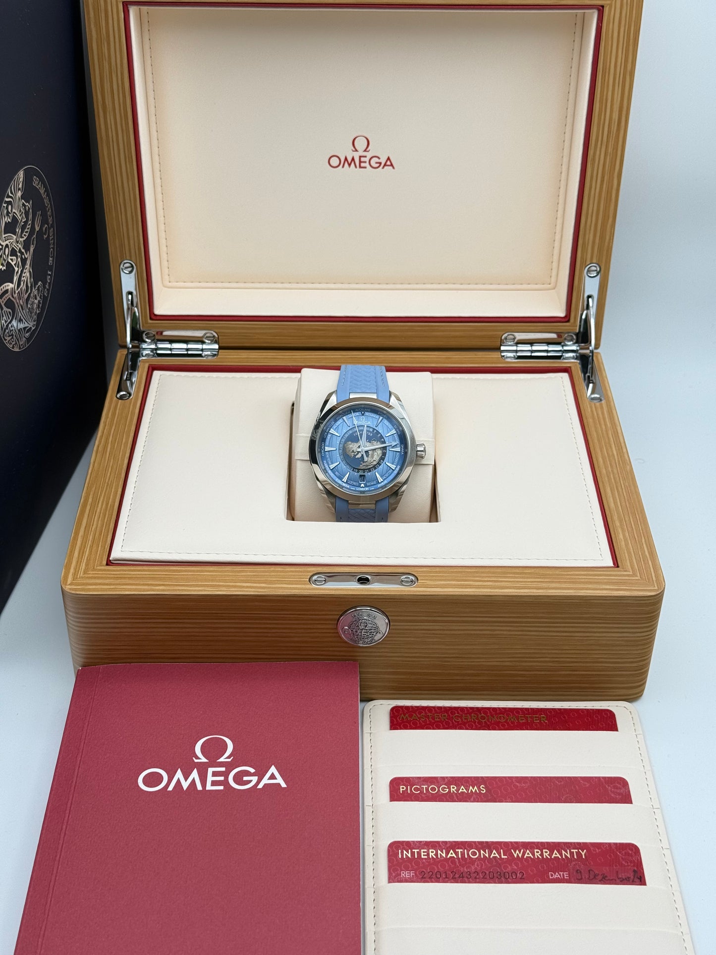 Omega Seamaster Aqua Terra Worldtimer - 220.12.43.22.03.002