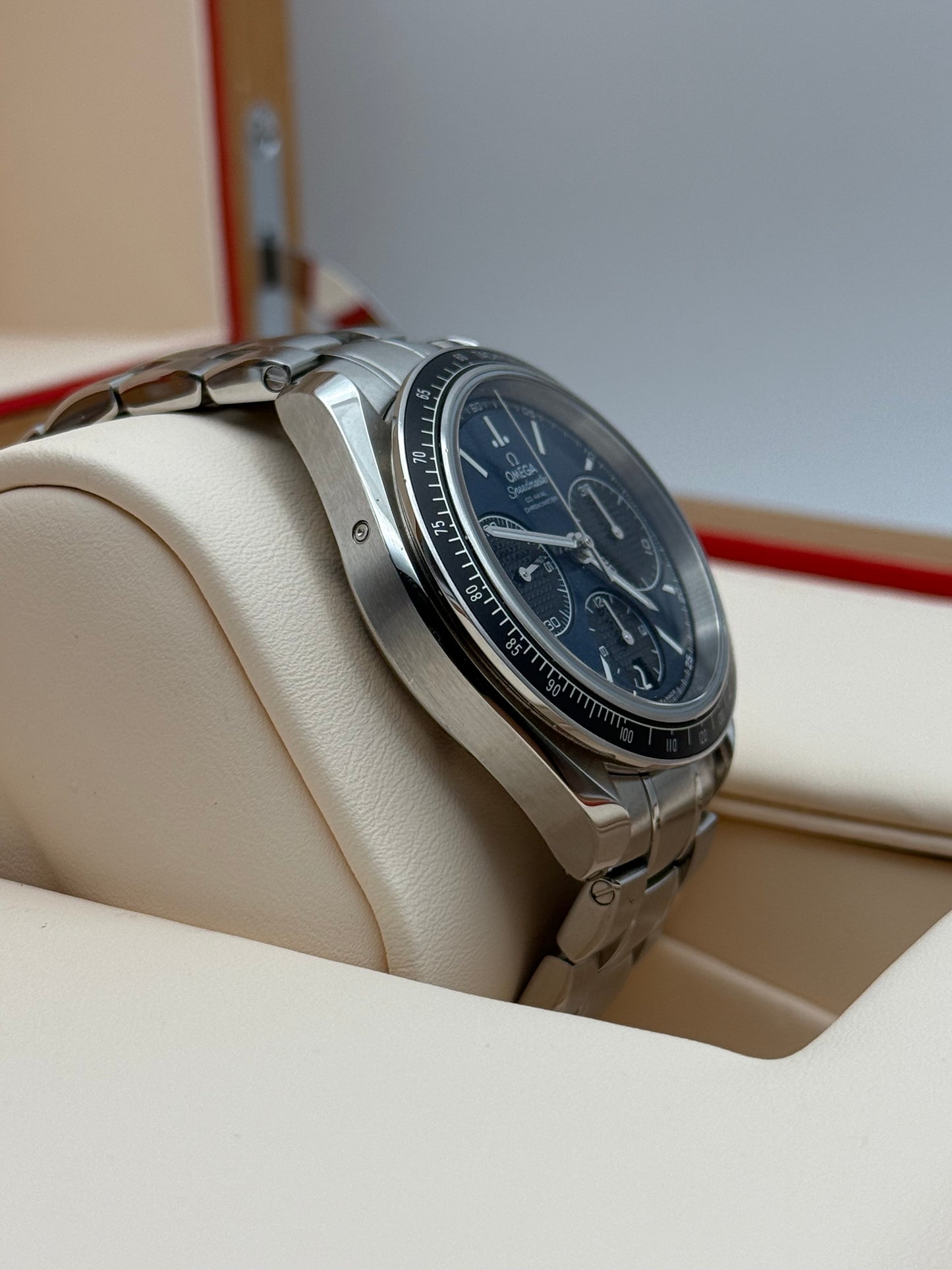 Omega Speedmaster Racing - 326.30.40.50.03.001