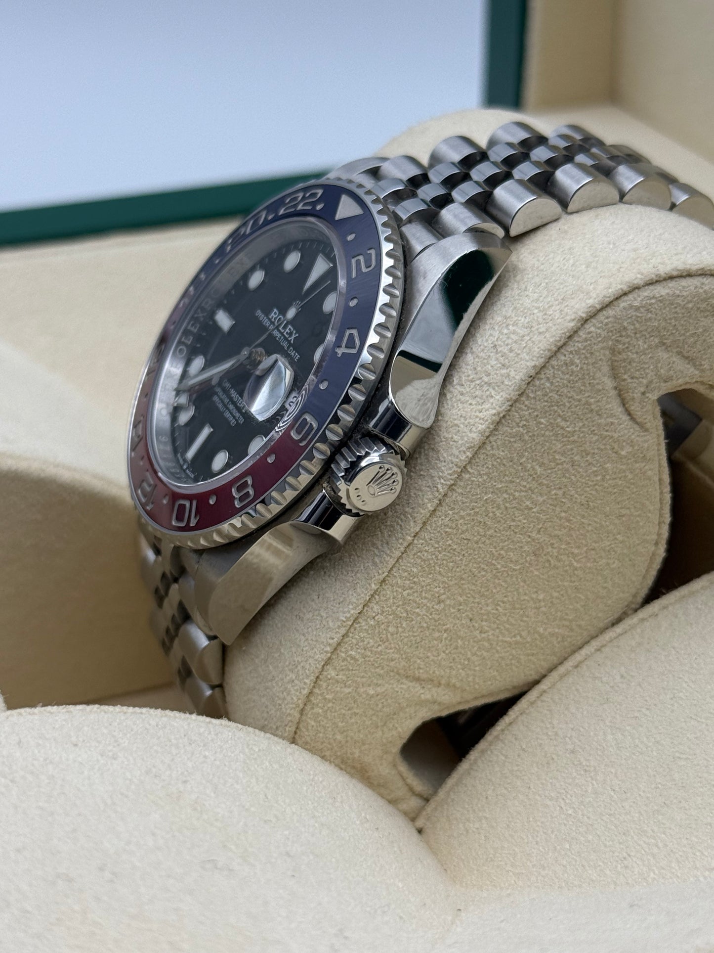 Rolex GMT-Master II "Pepsi" - 126710BLRO