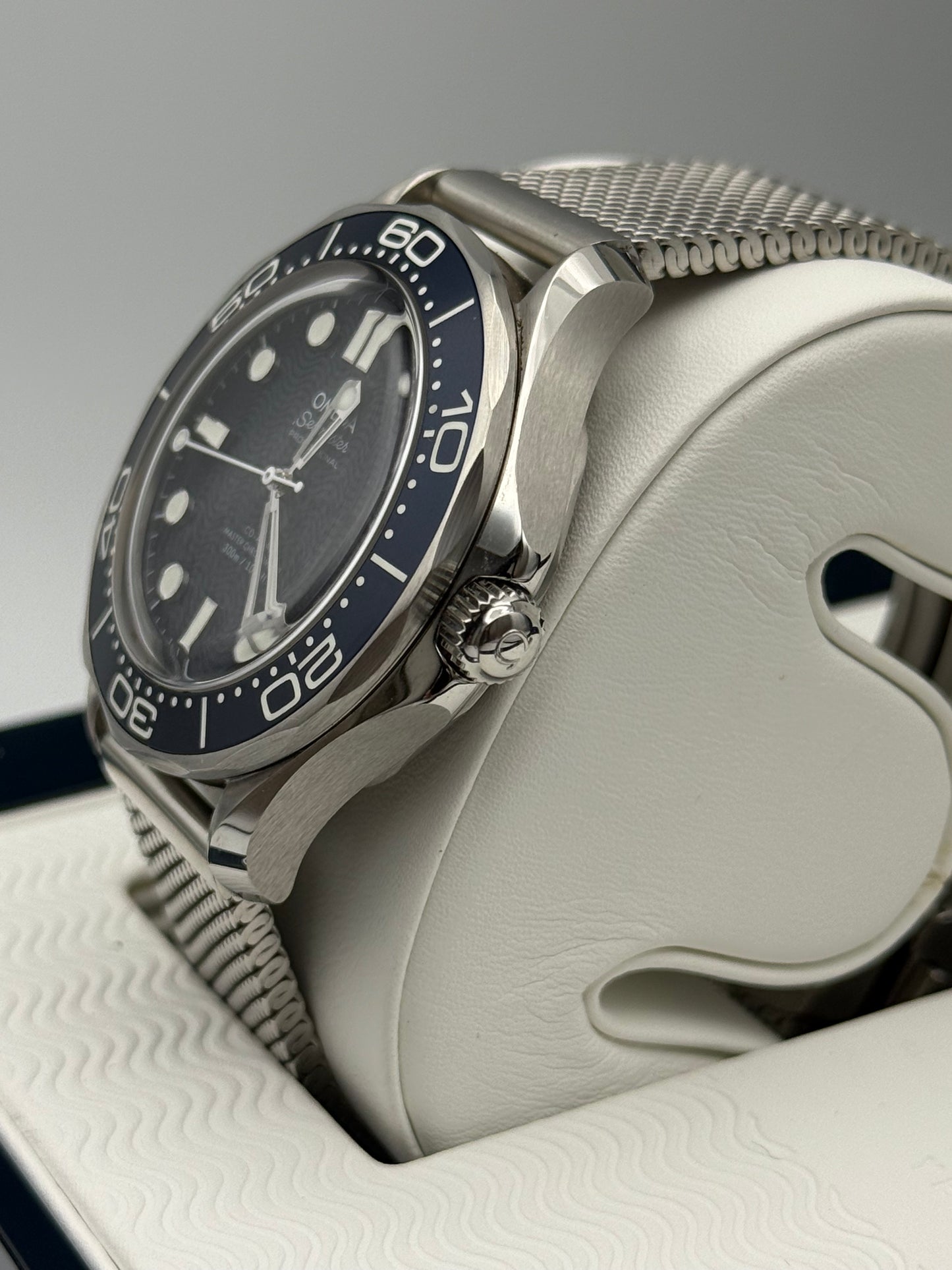 Omega Seamaster Diver 300 M James Bond 60th - 210.30.42.20.03.002