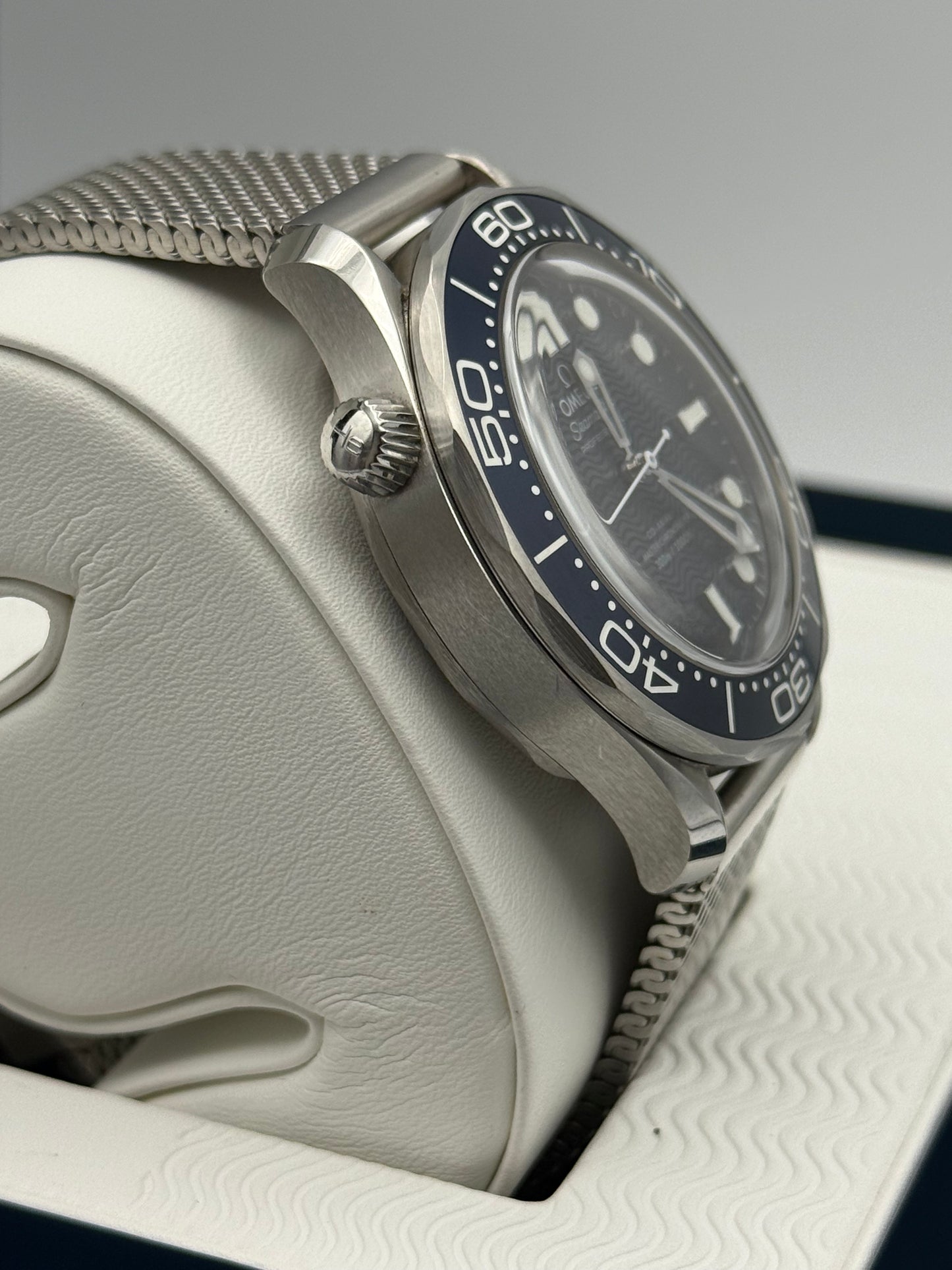 Omega Seamaster Diver 300 M James Bond 60th - 210.30.42.20.03.002