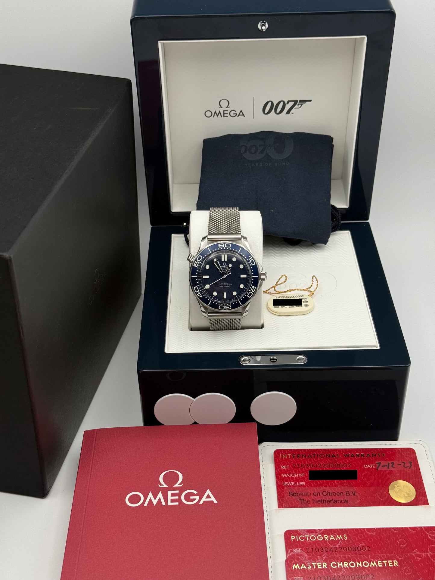 Omega Seamaster Diver 300 M James Bond 60th - 210.30.42.20.03.002