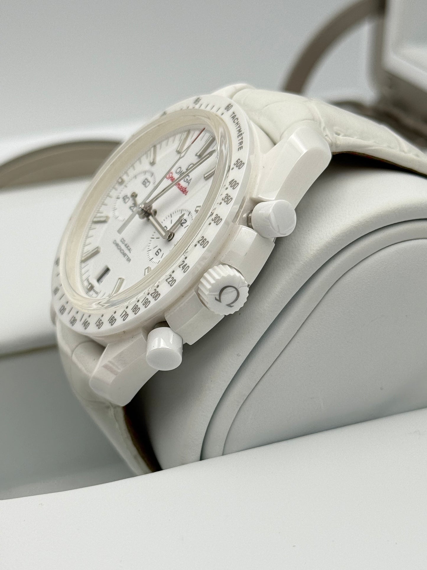 Omega Speedmaster Moonwatch White Side Of The Moon - 311.93.44.51.04.002