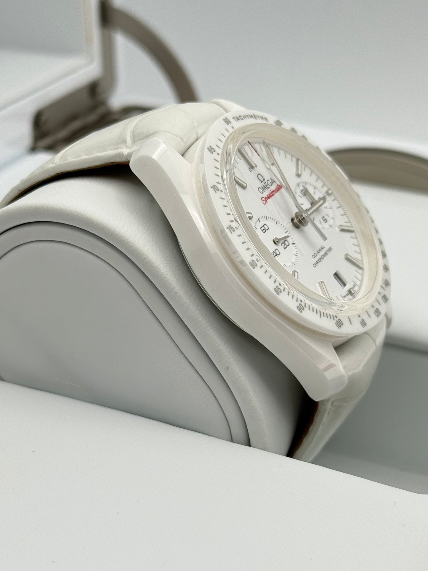 Omega Speedmaster Moonwatch White Side Of The Moon - 311.93.44.51.04.002
