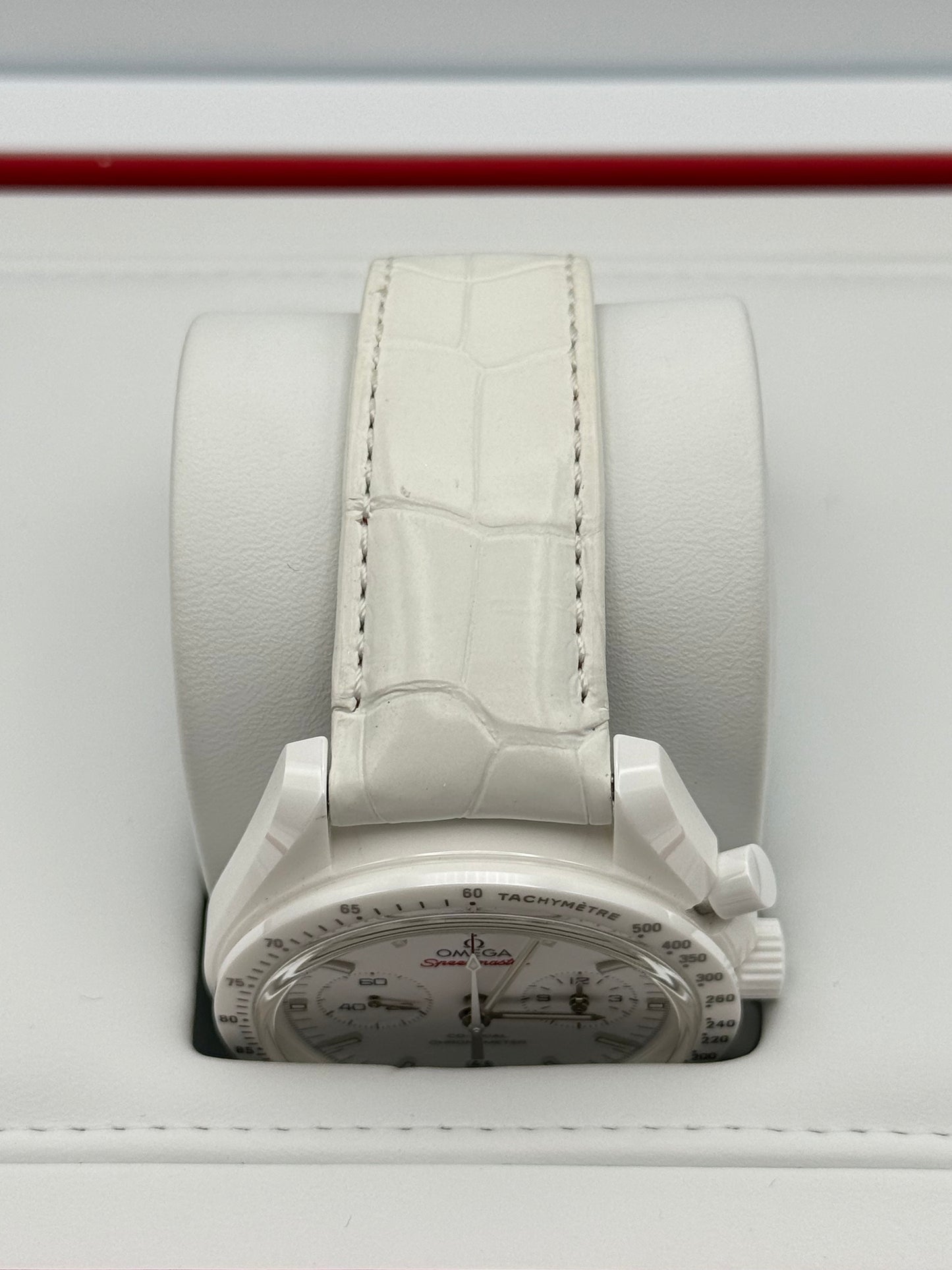 Omega Speedmaster Moonwatch White Side Of The Moon - 311.93.44.51.04.002