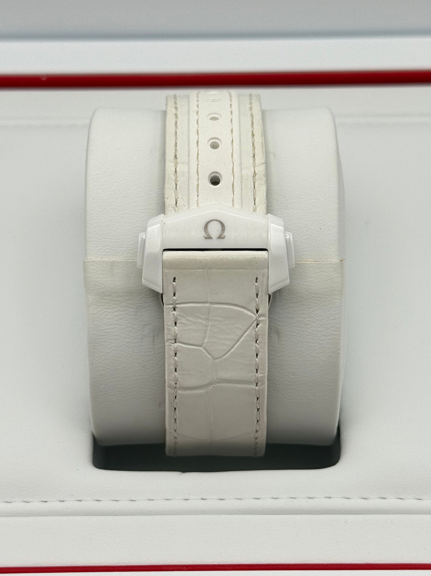 Omega Speedmaster Moonwatch White Side Of The Moon - 311.93.44.51.04.002