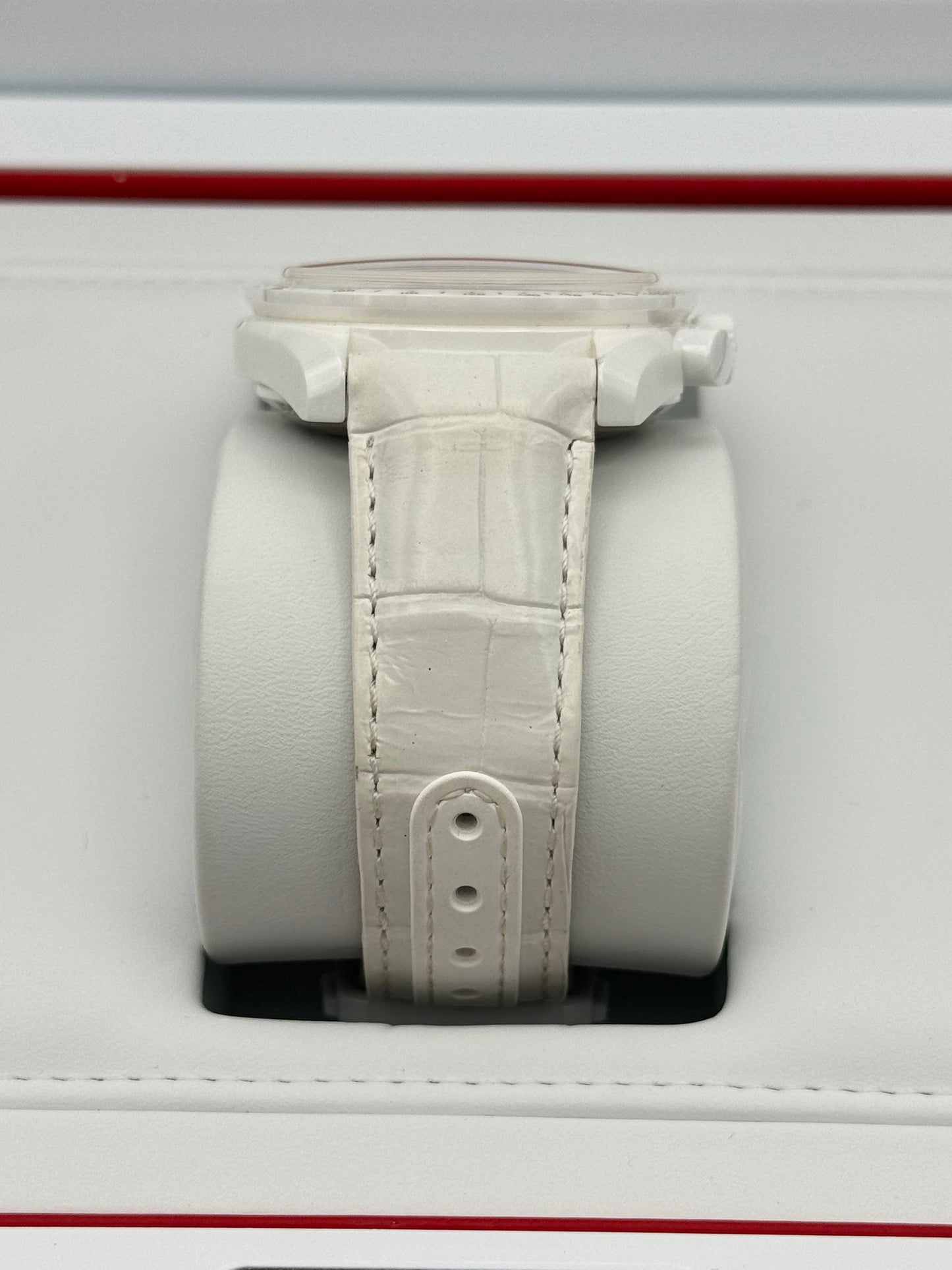 Omega Speedmaster Moonwatch White Side Of The Moon - 311.93.44.51.04.002