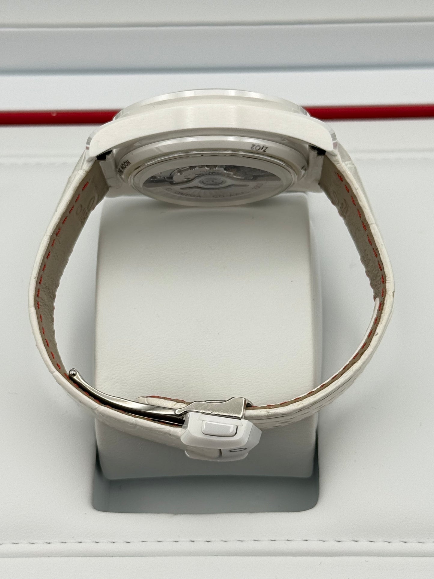 Omega Speedmaster Moonwatch White Side Of The Moon - 311.93.44.51.04.002
