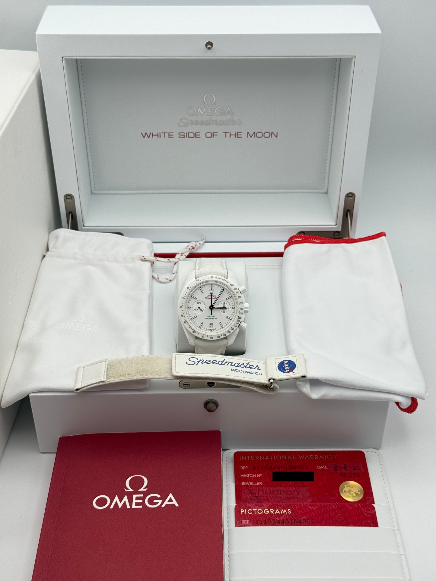 Omega Speedmaster Moonwatch White Side Of The Moon - 311.93.44.51.04.002